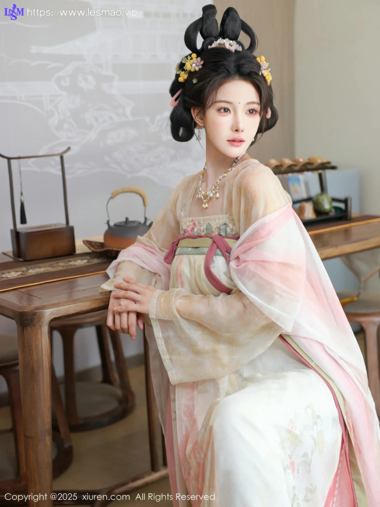 XiuRen 秀人 No.10645 梨霜儿 浅色古装服饰拍摄 - 28
