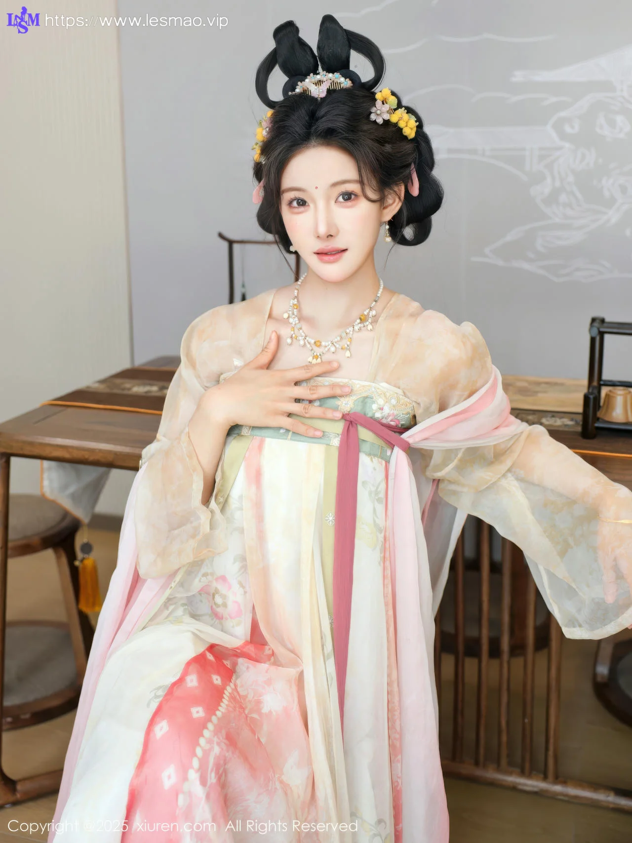 XiuRen 秀人 No.10645 梨霜儿 浅色古装服饰拍摄 - 31