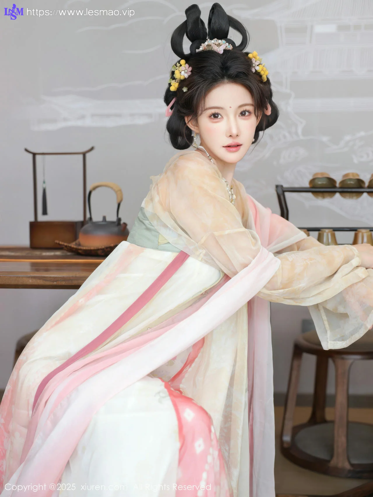 XiuRen 秀人 No.10645 梨霜儿 浅色古装服饰拍摄 - 32