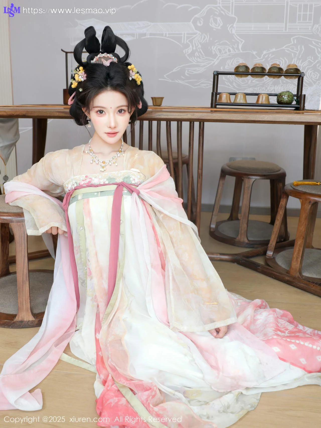 XiuRen 秀人 No.10645 梨霜儿 浅色古装服饰拍摄 - 33
