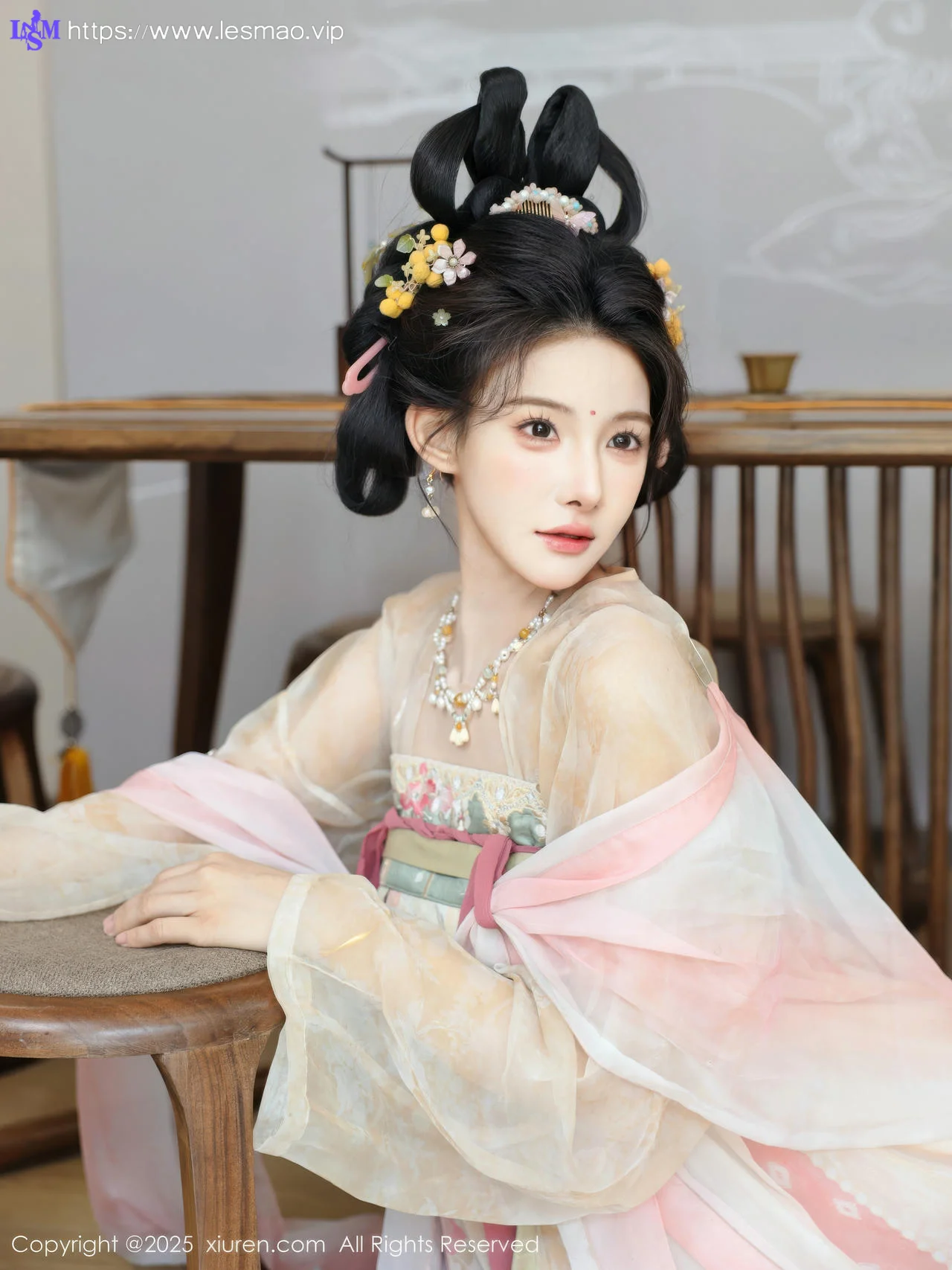 XiuRen 秀人 No.10645 梨霜儿 浅色古装服饰拍摄 - 35