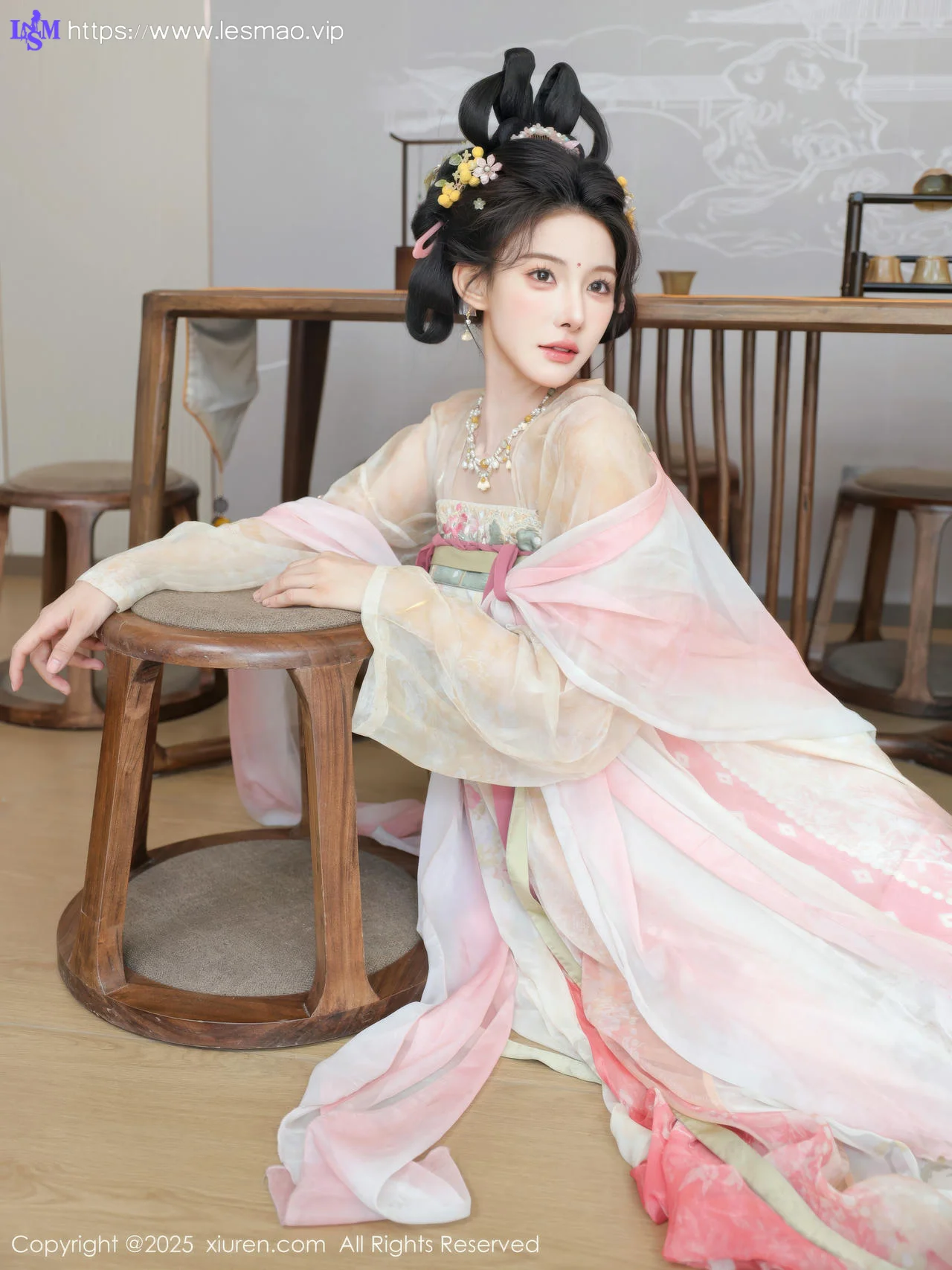 XiuRen 秀人 No.10645 梨霜儿 浅色古装服饰拍摄 - 36