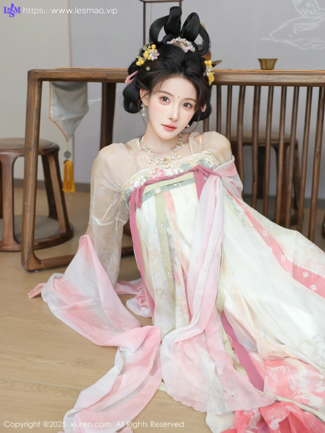 XiuRen 秀人 No.10645 梨霜儿 浅色古装服饰拍摄 - 37