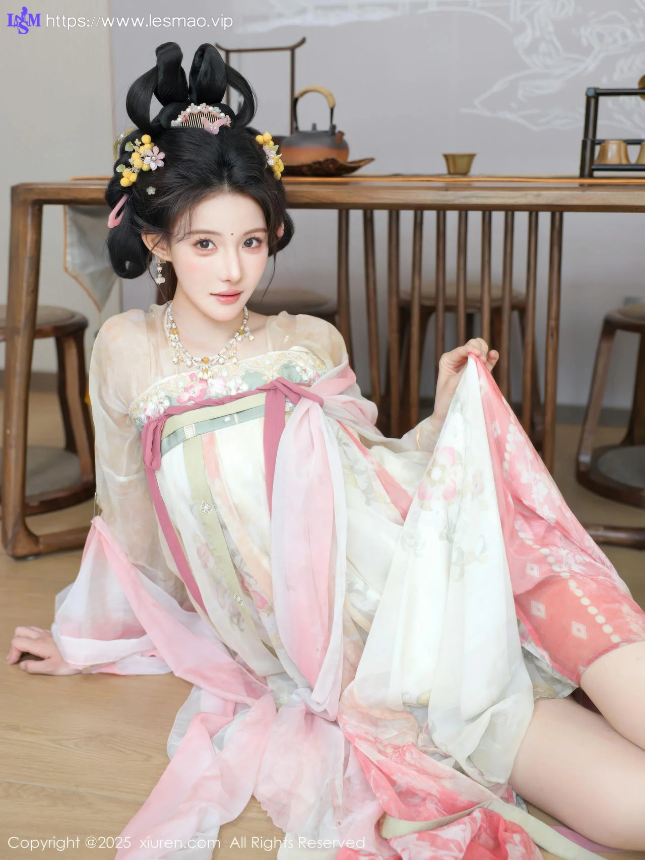 XiuRen 秀人 No.10645 梨霜儿 浅色古装服饰拍摄 - 40