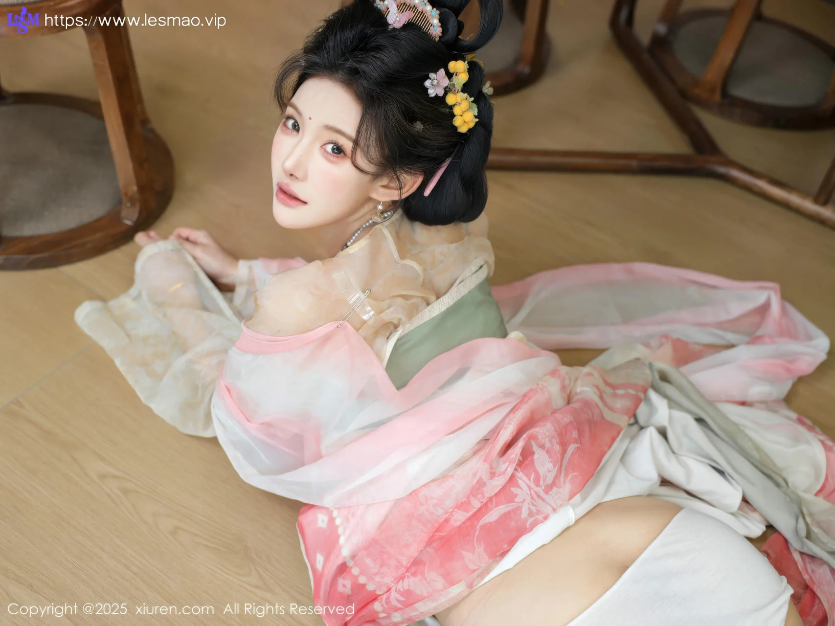 XiuRen 秀人 No.10645 梨霜儿 浅色古装服饰拍摄 - 49