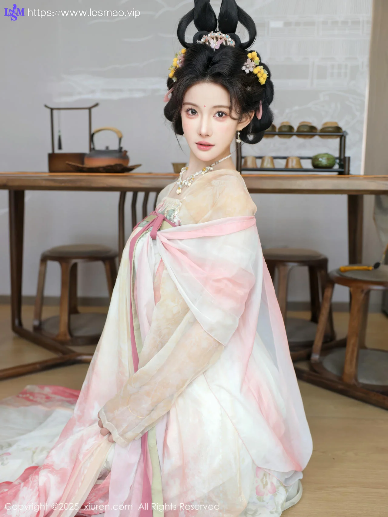 XiuRen 秀人 No.10645 梨霜儿 浅色古装服饰拍摄 - 50