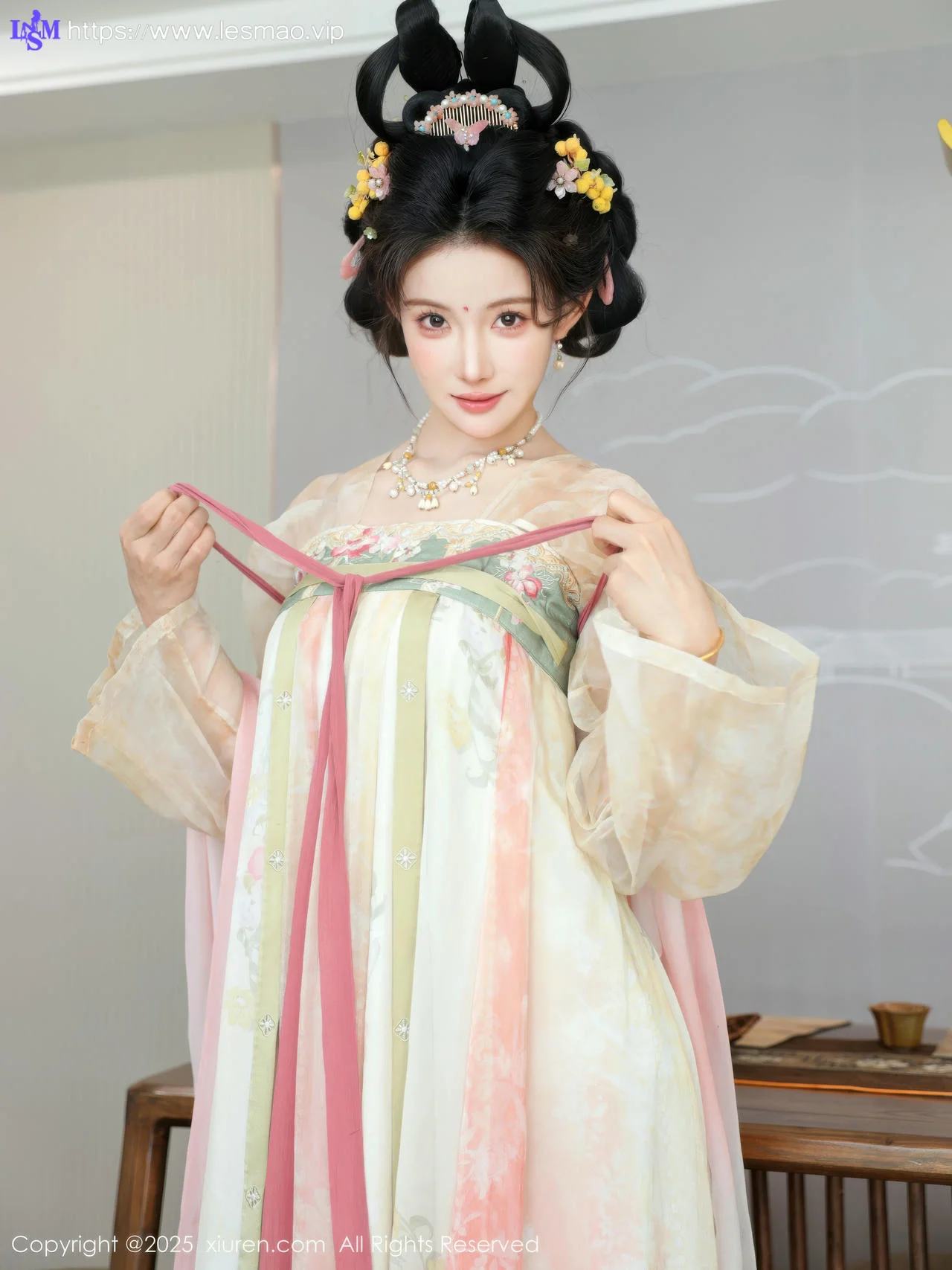 XiuRen 秀人 No.10645 梨霜儿 浅色古装服饰拍摄 - 60
