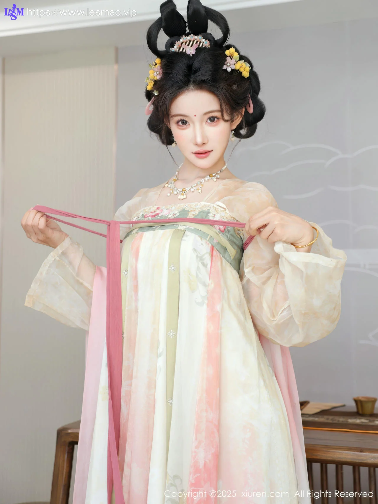 XiuRen 秀人 No.10645 梨霜儿 浅色古装服饰拍摄 - 61
