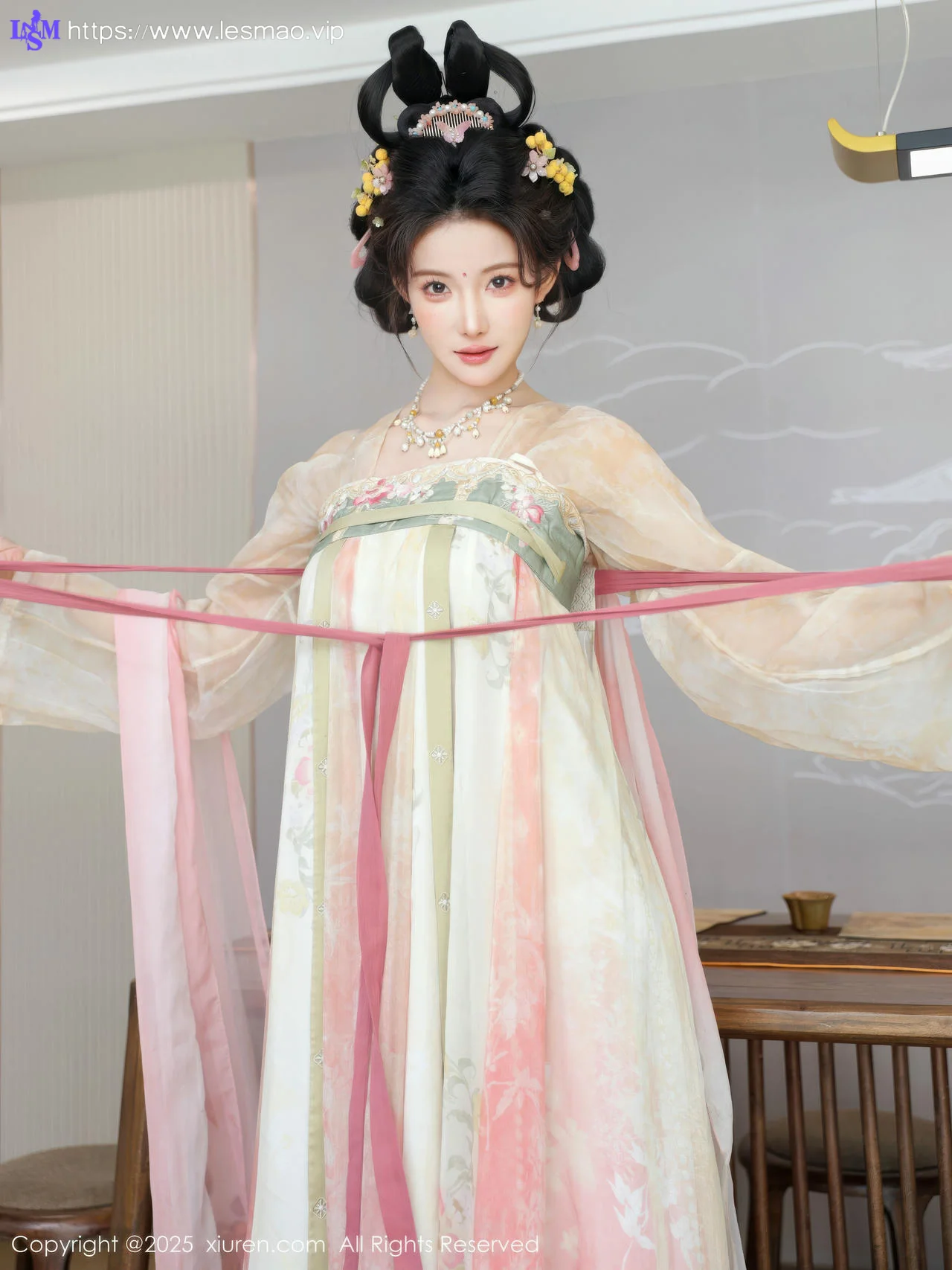 XiuRen 秀人 No.10645 梨霜儿 浅色古装服饰拍摄 - 62