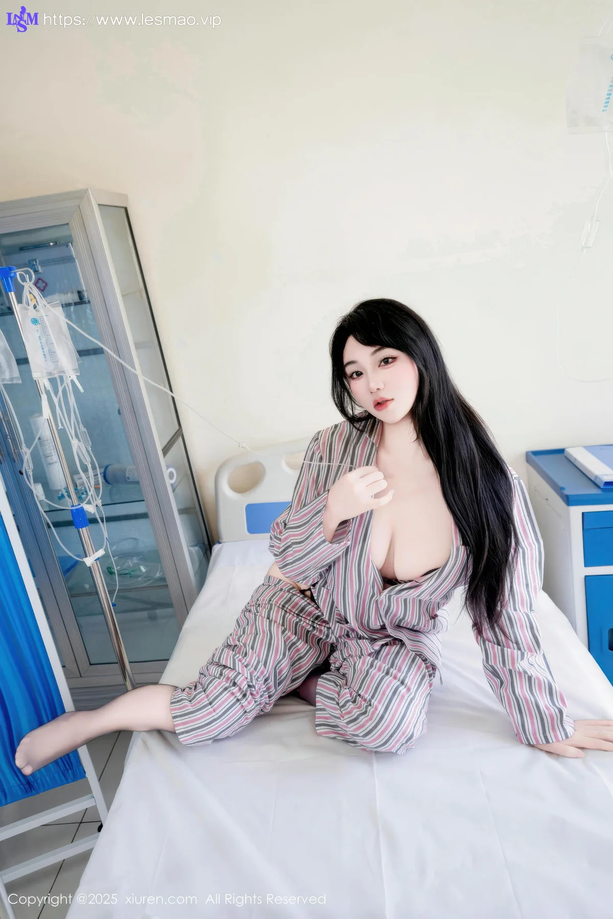 XiuRen 秀人 No.10648 汐汐爱吃草莓 安定医院里的小躁动 - 12
