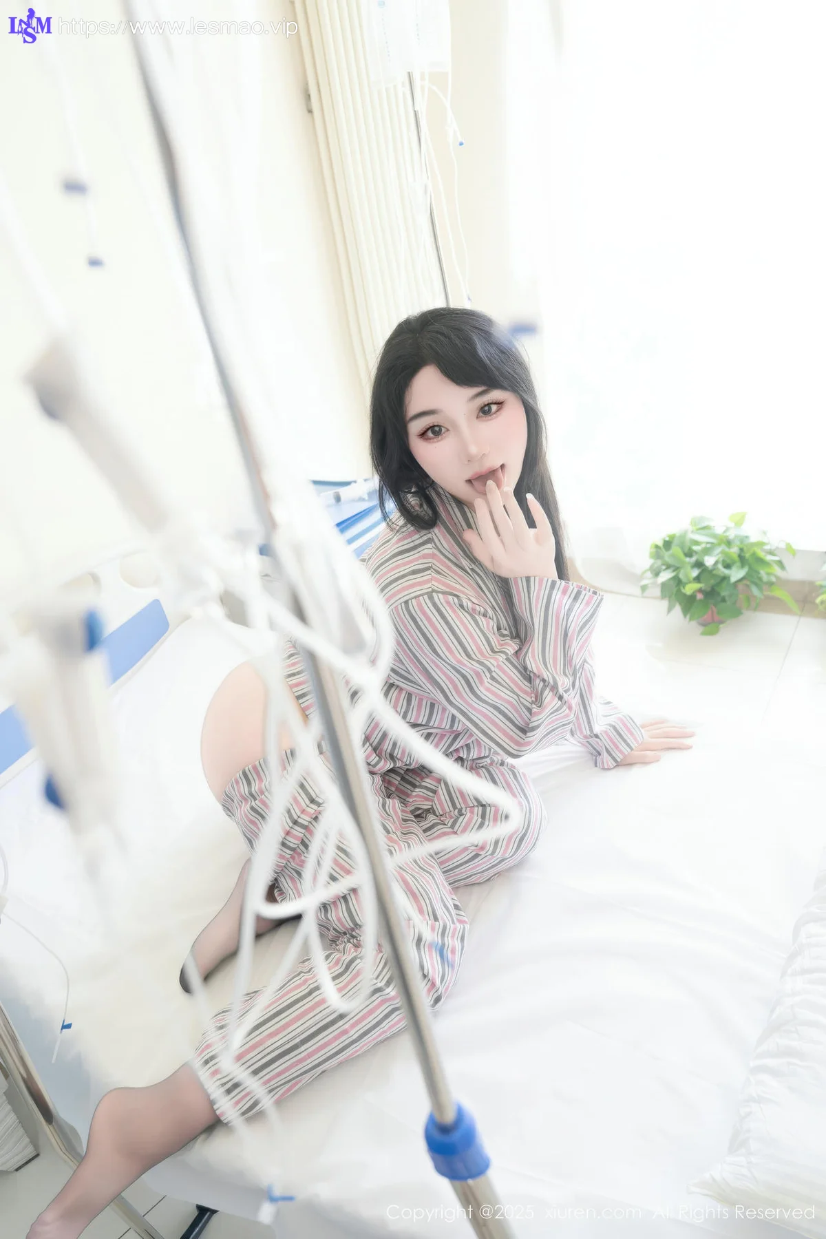 XiuRen 秀人 No.10648 汐汐爱吃草莓 安定医院里的小躁动 - 23