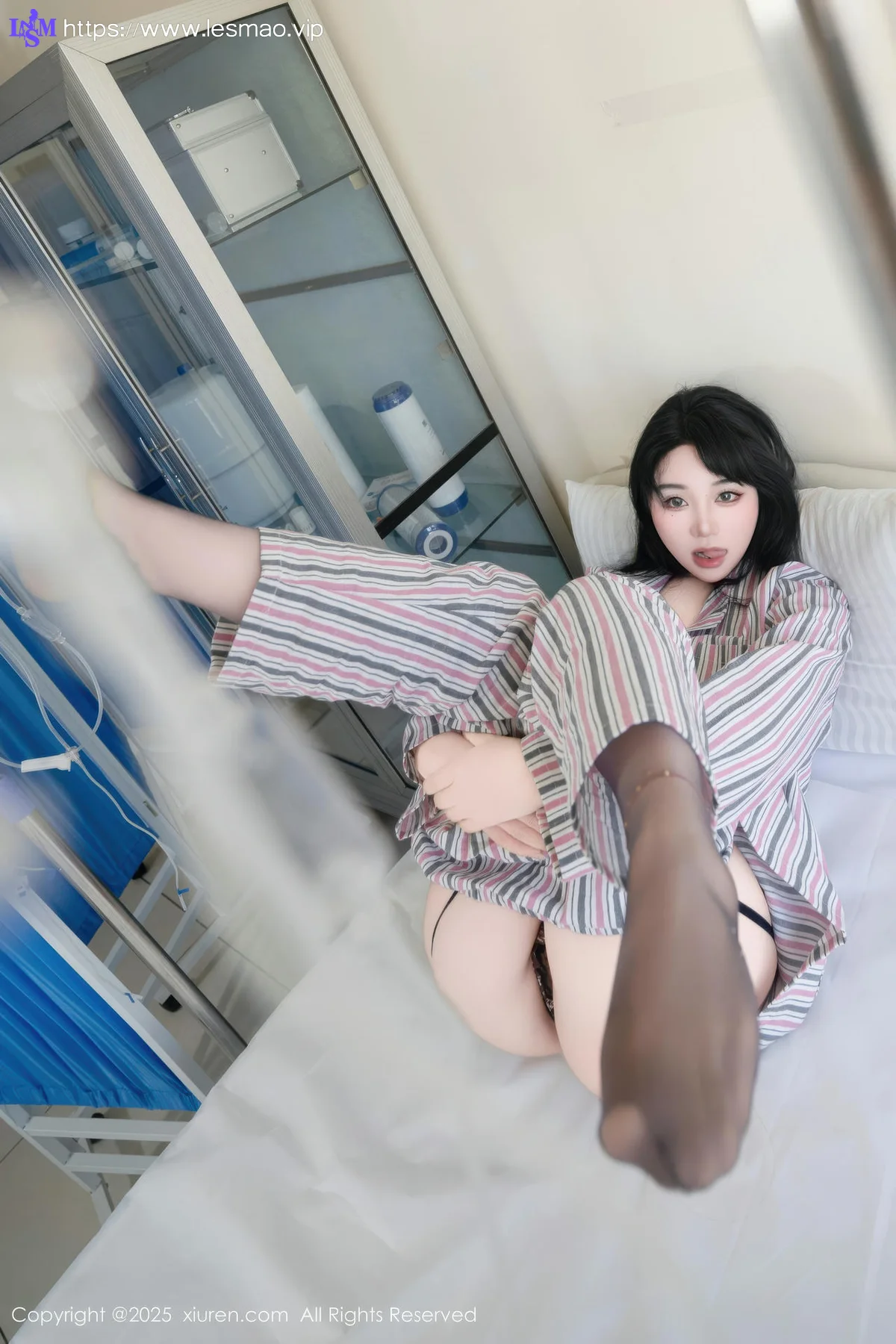 XiuRen 秀人 No.10648 汐汐爱吃草莓 安定医院里的小躁动 - 35