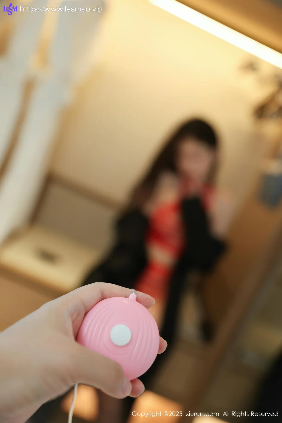 XiuRen 秀人 No.10652 刘婷婷 黑色风衣红色情趣内衣 - 20