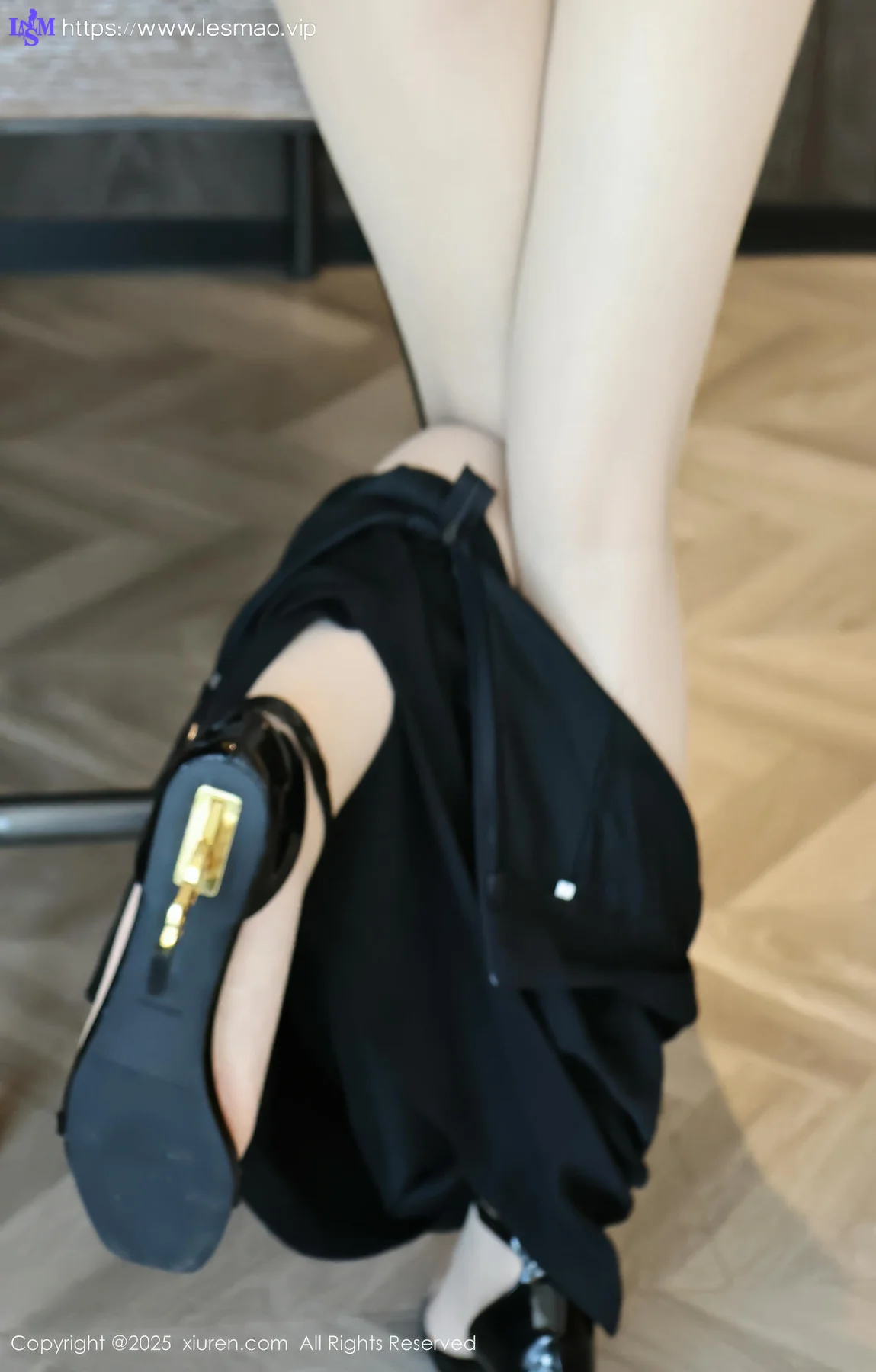 XiuRen 秀人 No.10674 糯梨子 性感OL服饰 - 35