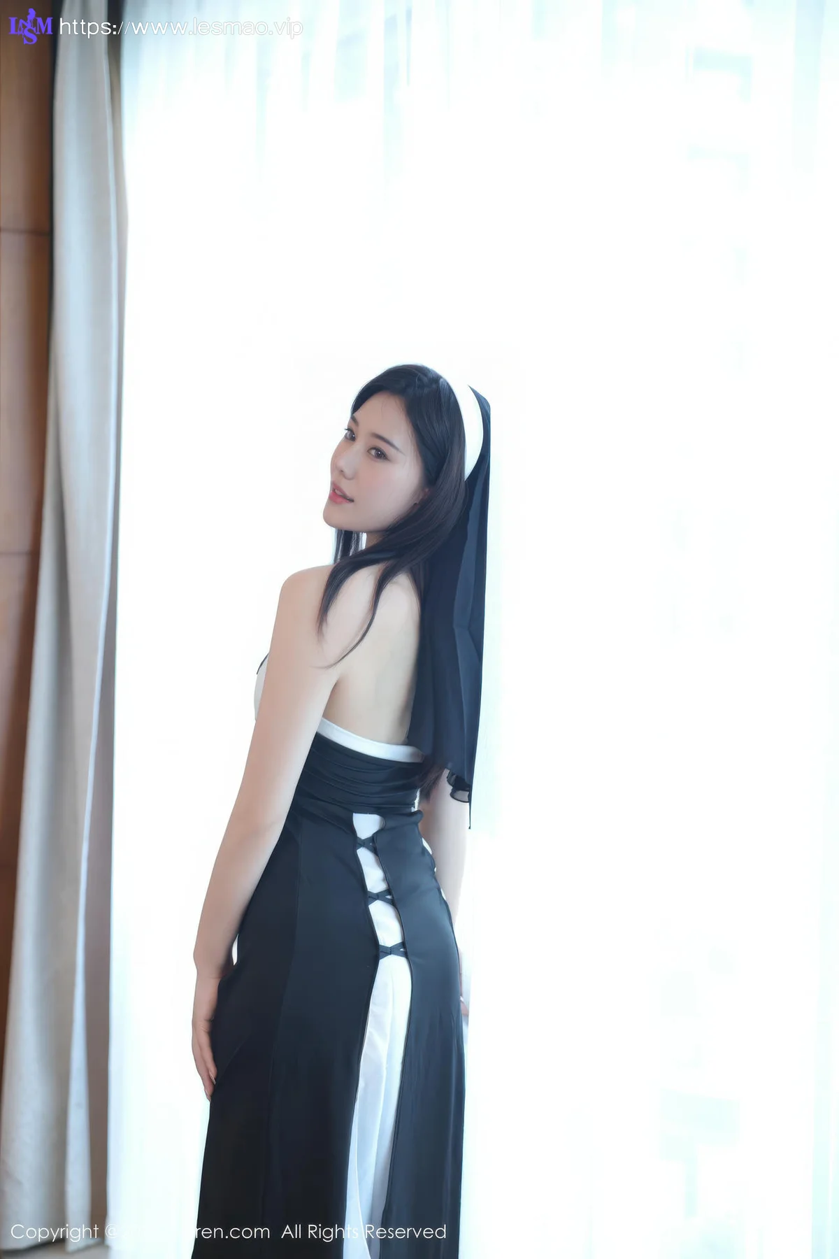 XiuRen 秀人 No.10690 白薇薇vcvc 性感黑白修女服饰 - 12