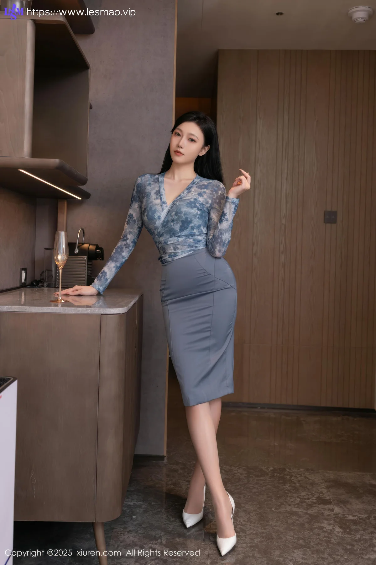 XiuRen 秀人 No.10693 安然anran  灰色长裙曼妙身姿 - 12