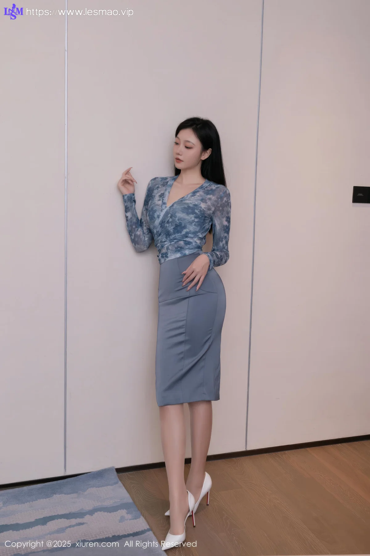 XiuRen 秀人 No.10693 安然anran  灰色长裙曼妙身姿 - 14