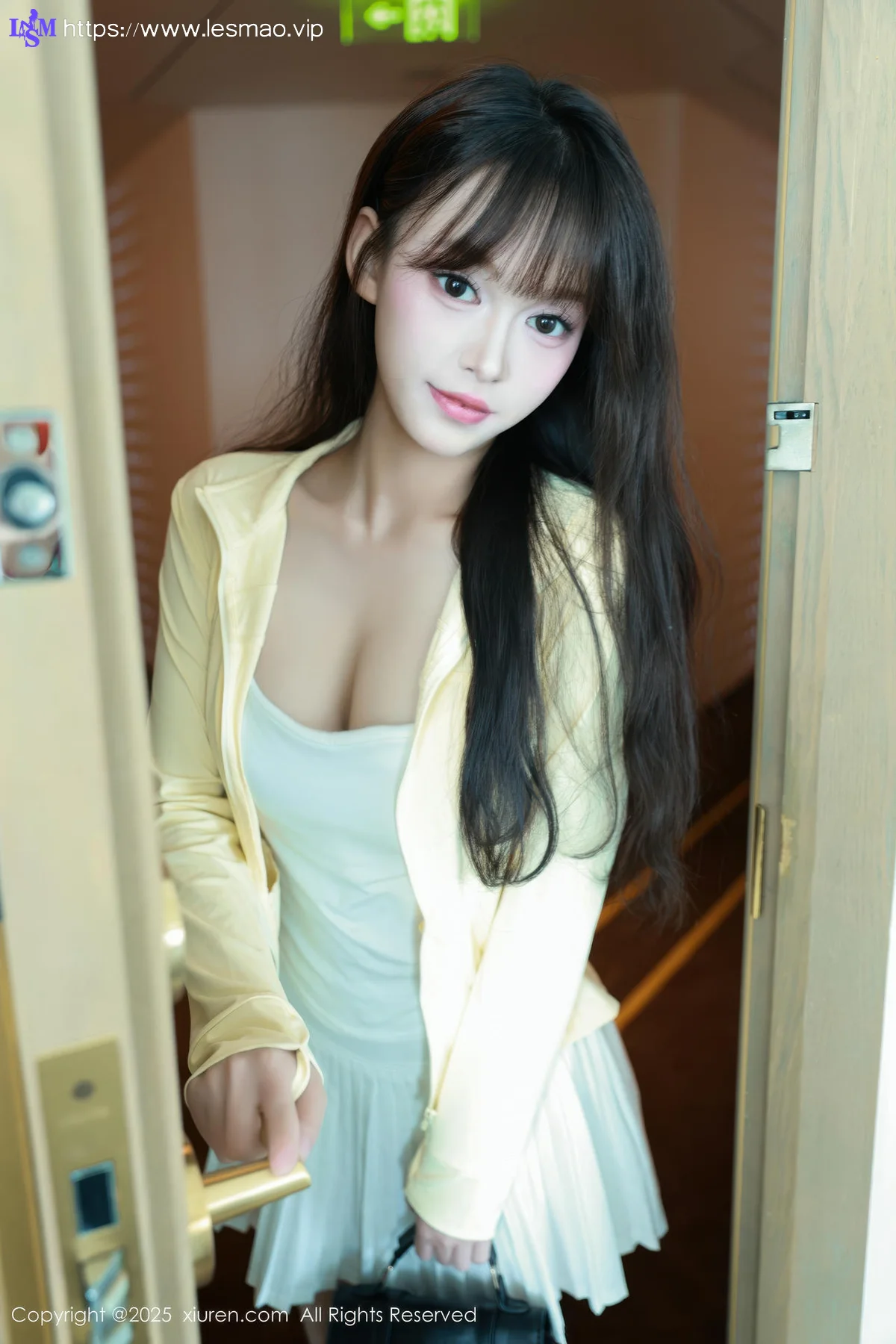 XiuRen 秀人 No.10702 糯咪 白色短裙白色丝袜 - 6