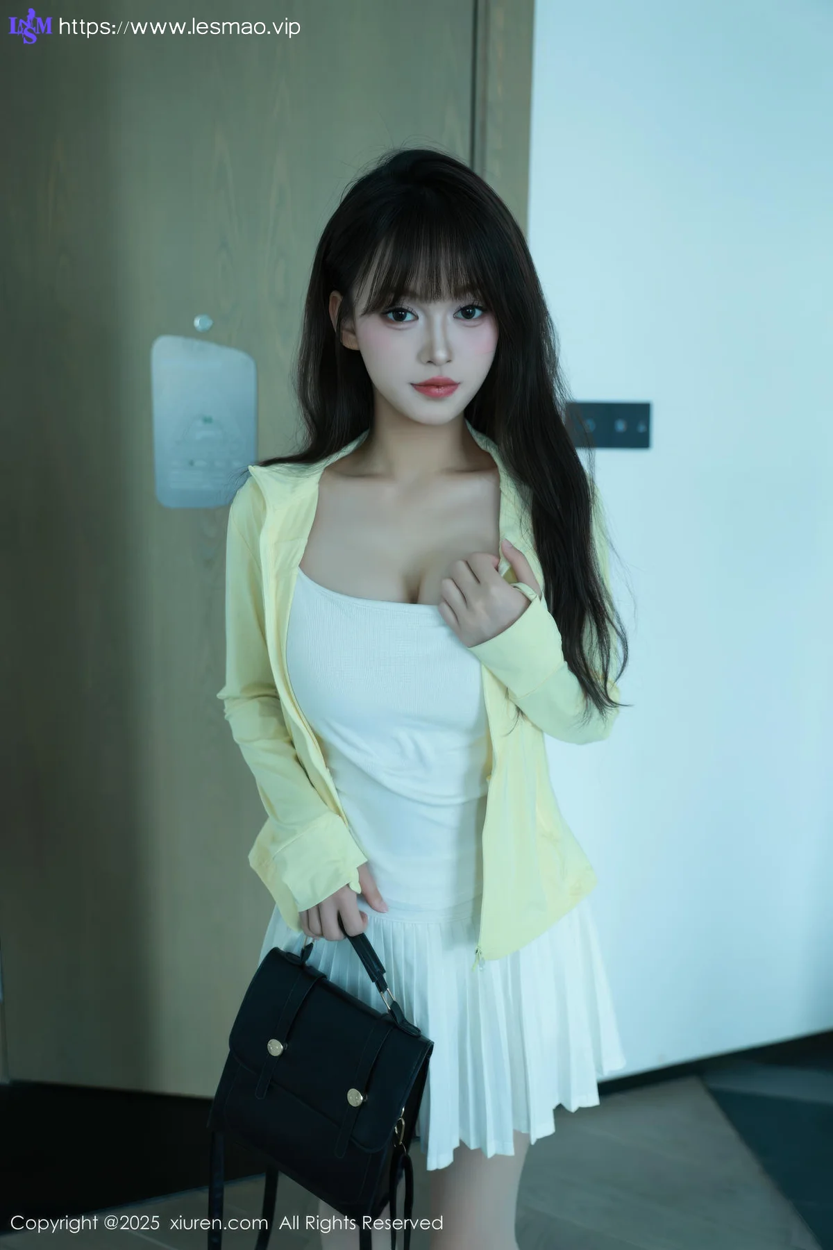 XiuRen 秀人 No.10702 糯咪 白色短裙白色丝袜 - 12