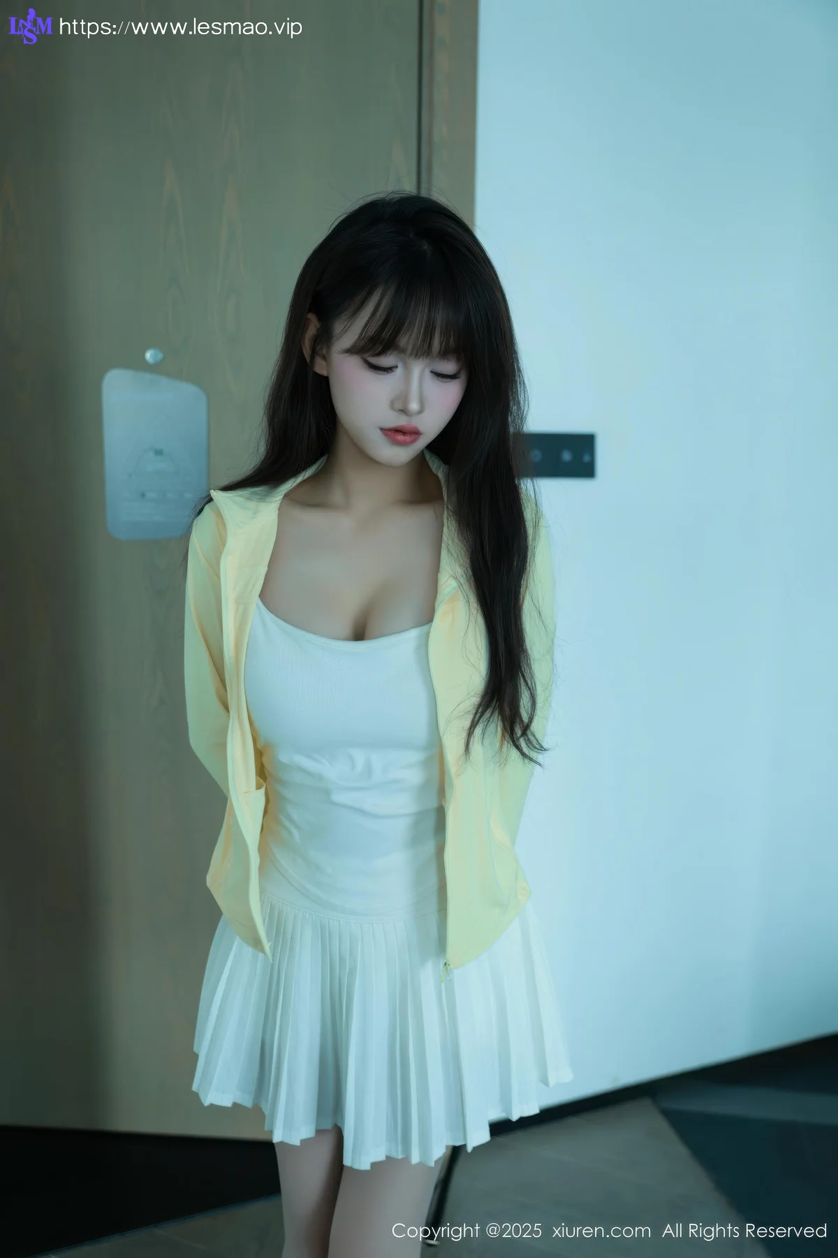 XiuRen 秀人 No.10702 糯咪 白色短裙白色丝袜 - 14