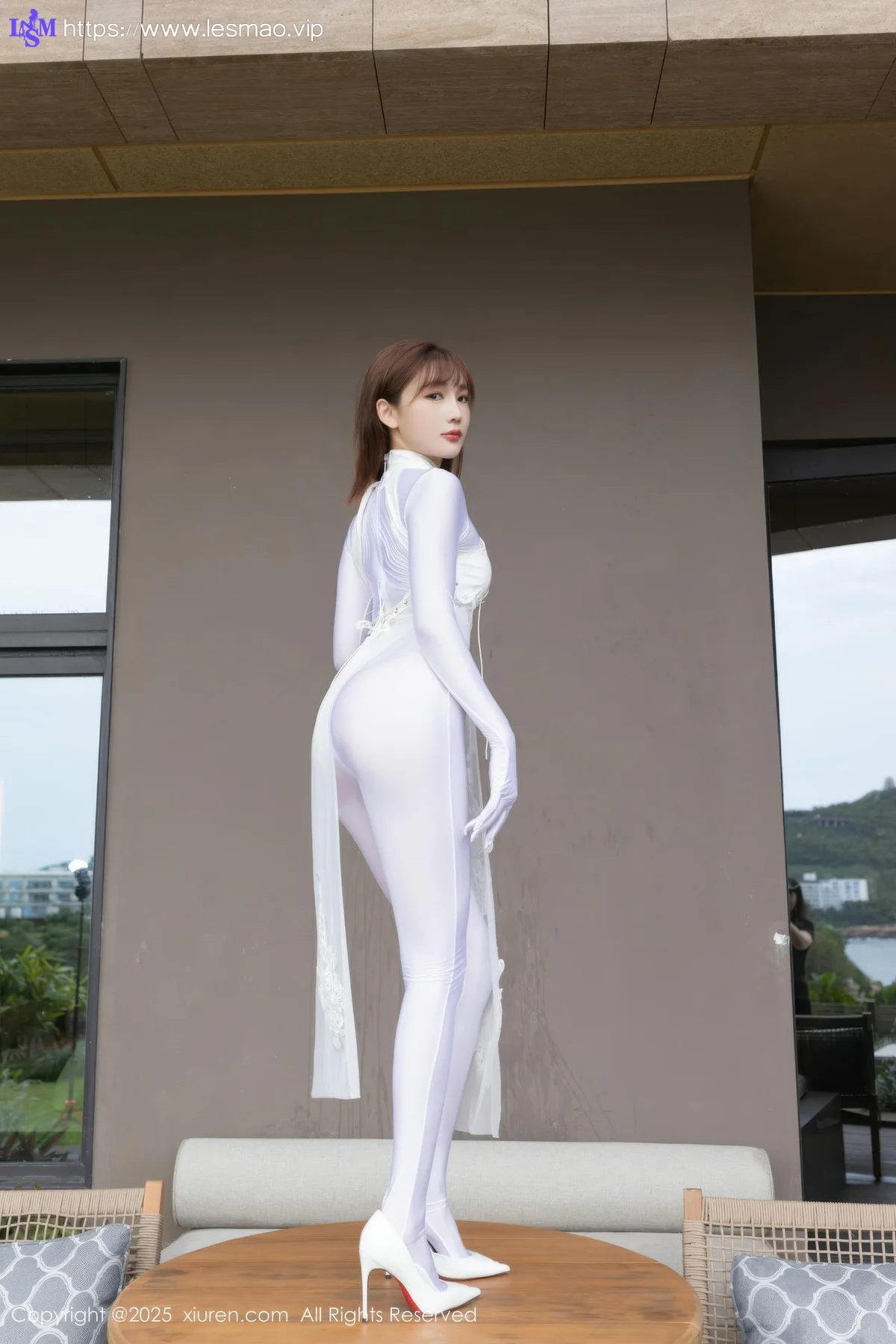 XiuRen 秀人 No.10704 陆萱萱 性感白旗袍 - 18