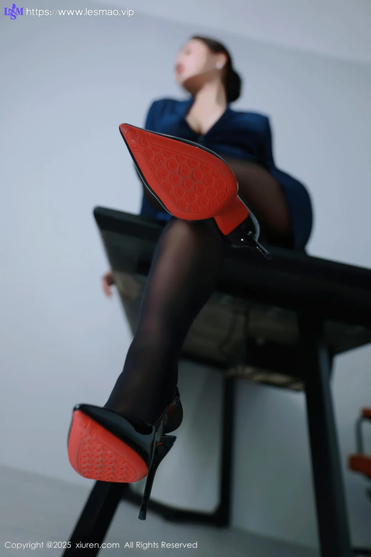 XiuRen 秀人 No.10751 娜比 深色OL服饰 - 18
