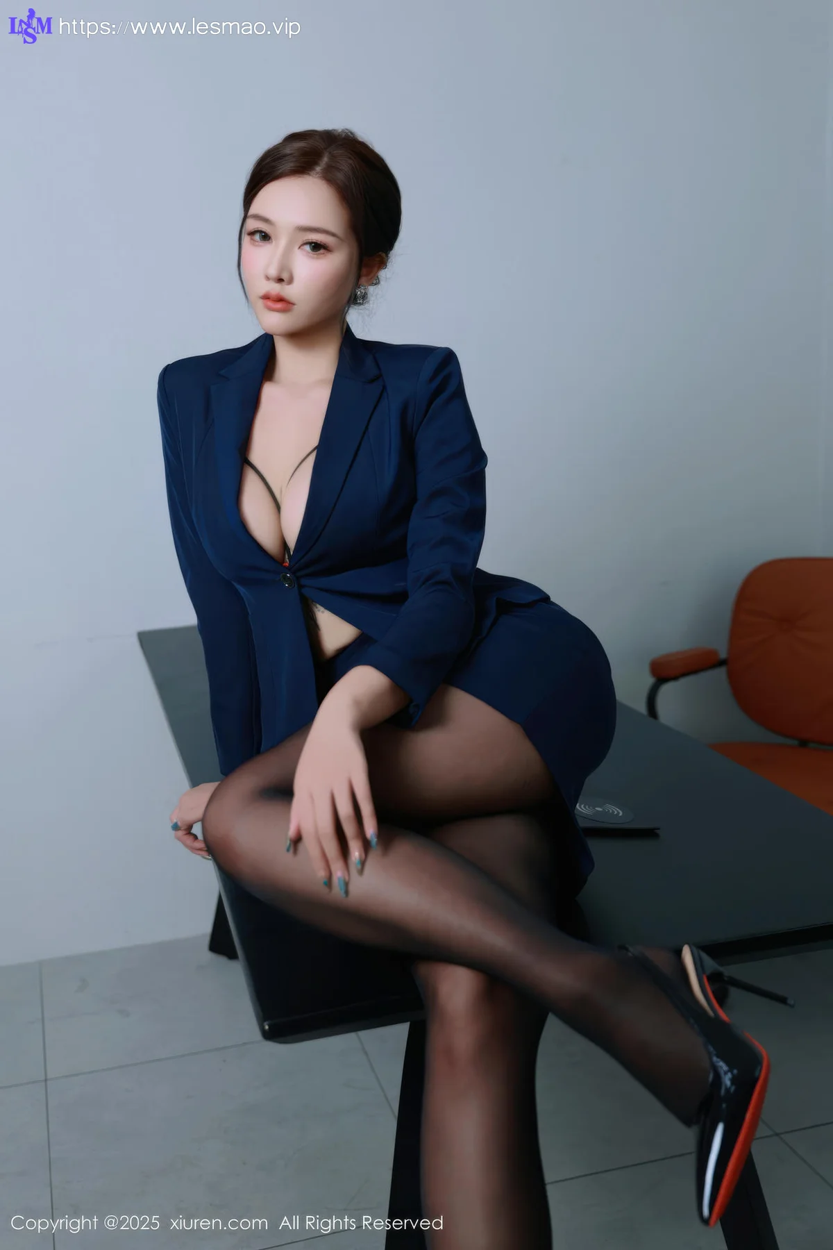 XiuRen 秀人 No.10751 娜比 深色OL服饰 - 22