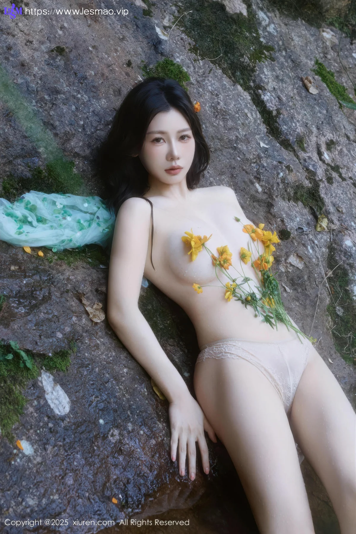 XiuRen 秀人 No.10756 尹甜甜 性感小溪亮片裙 - 51