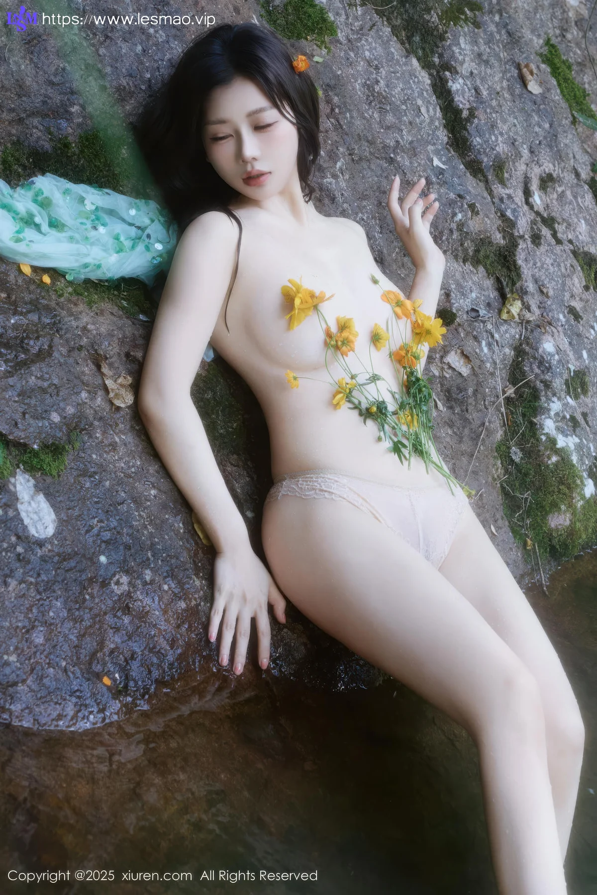 XiuRen 秀人 No.10756 尹甜甜 性感小溪亮片裙 - 52