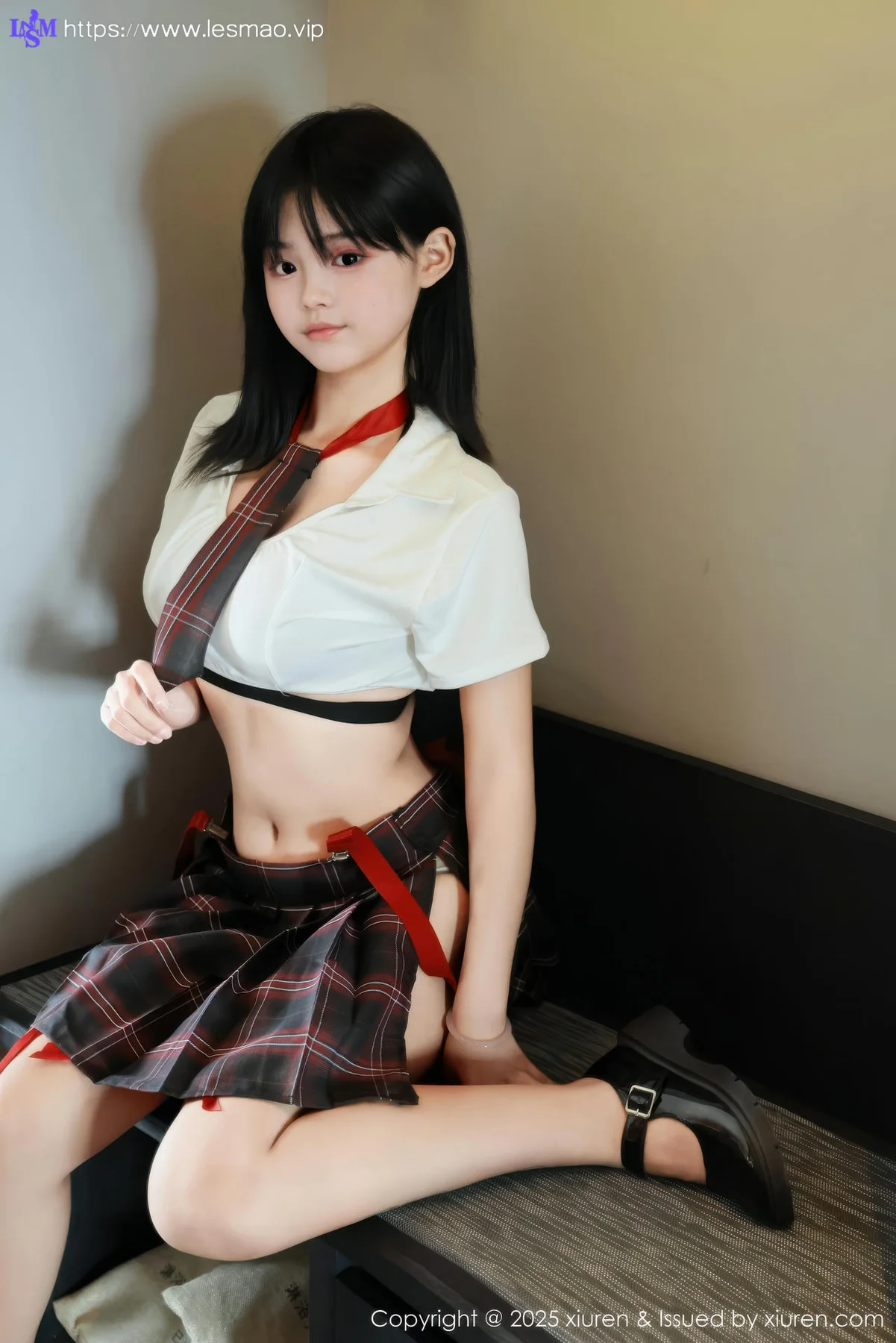XiuRen 秀人 No.10774 小泠 白色短款黑色格子裙 - 13