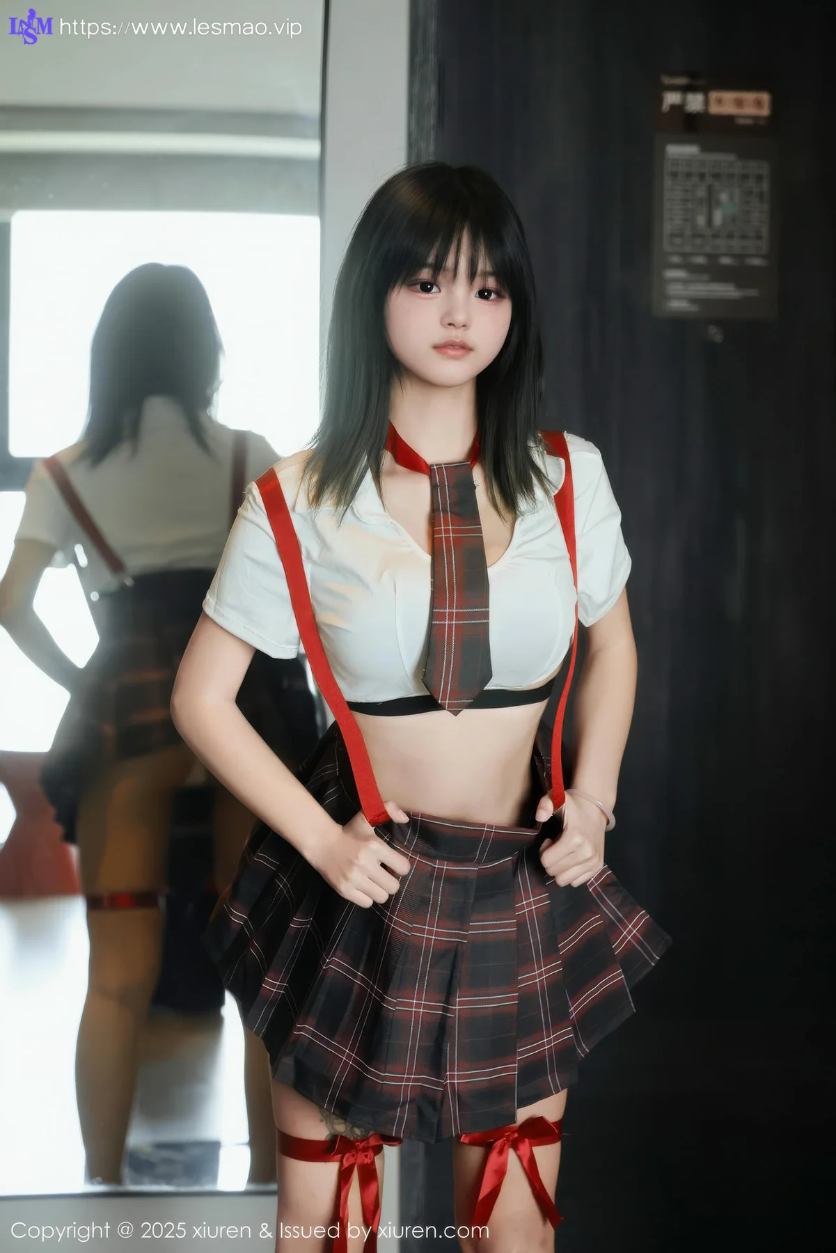 XiuRen 秀人 No.10774 小泠 白色短款黑色格子裙 - 33