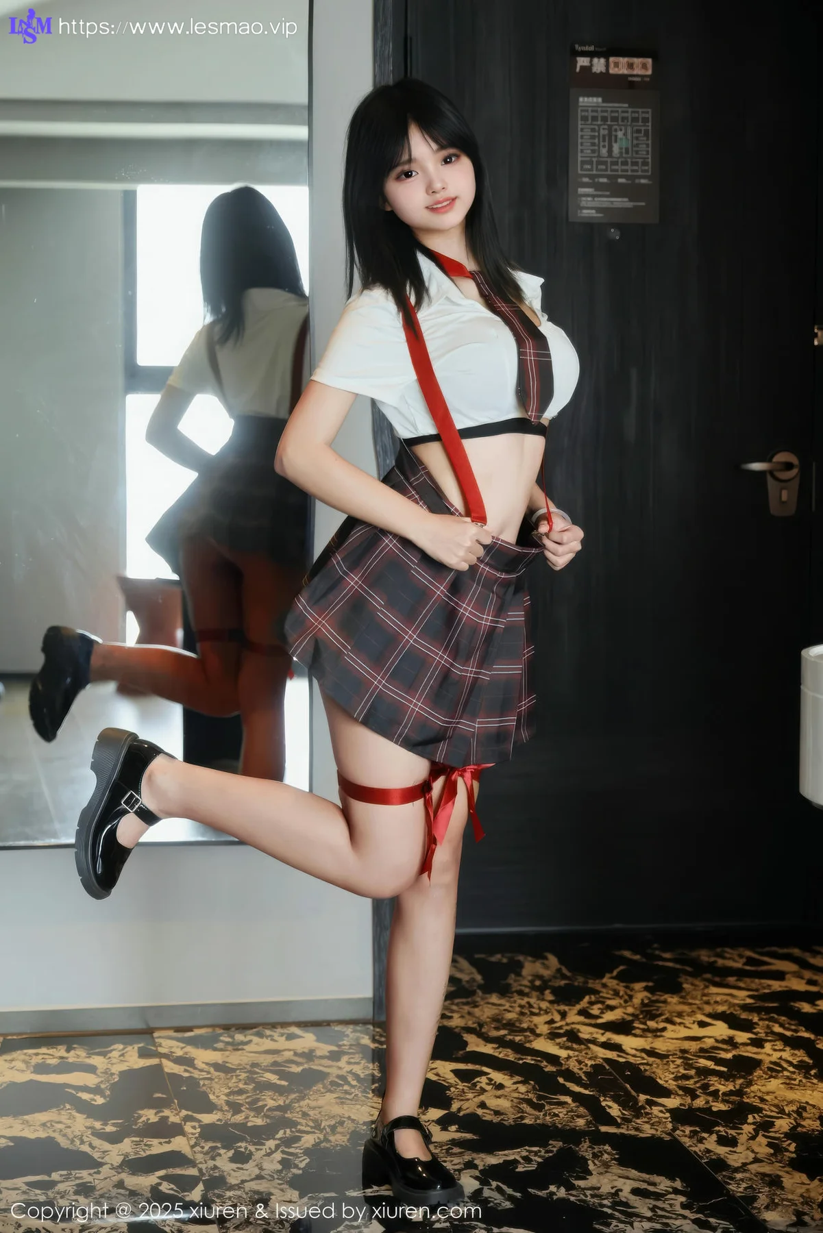 XiuRen 秀人 No.10774 小泠 白色短款黑色格子裙 - 57