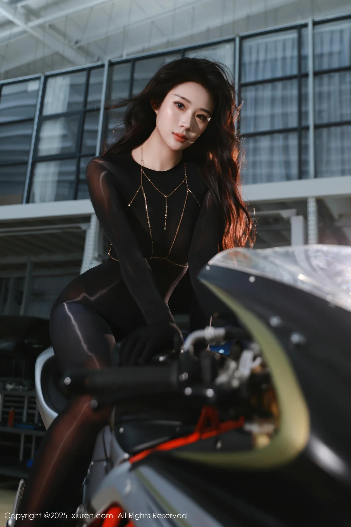 XiuRen 秀人 No.10788 南乔 杏色风衣连体丝袜 - 25