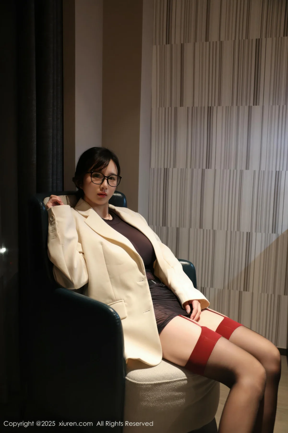 XiuRen 秀人 No.10805 小肉肉咪 白色OL服饰 - 21