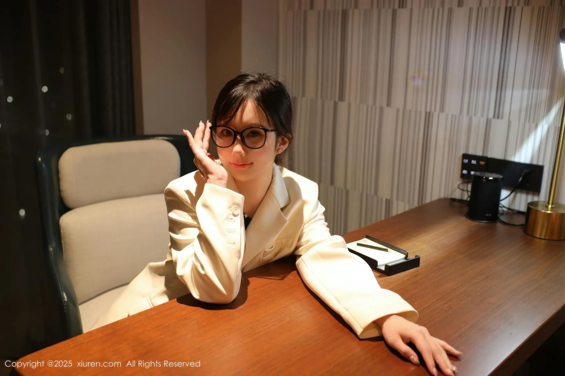 XiuRen 秀人 No.10805 小肉肉咪 白色OL服饰 - 42