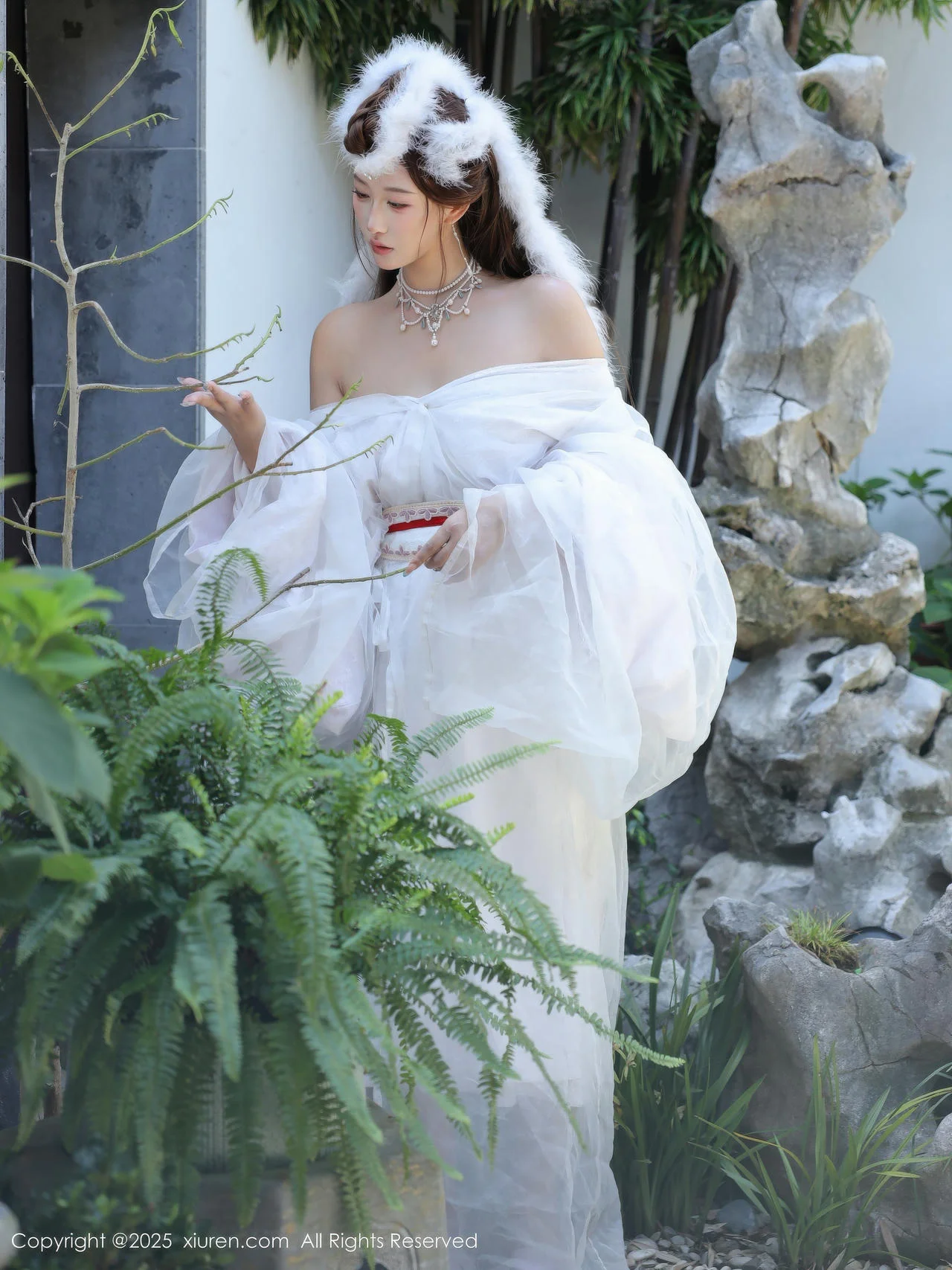 XiuRen 秀人 No.10843 金允希Yuki 白色锦毛鼠装扮 - 31