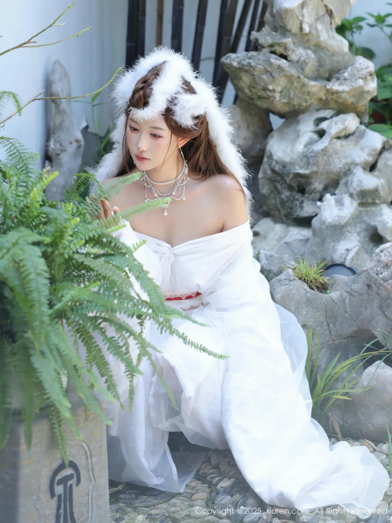 XiuRen 秀人 No.10843 金允希Yuki 白色锦毛鼠装扮 - 36