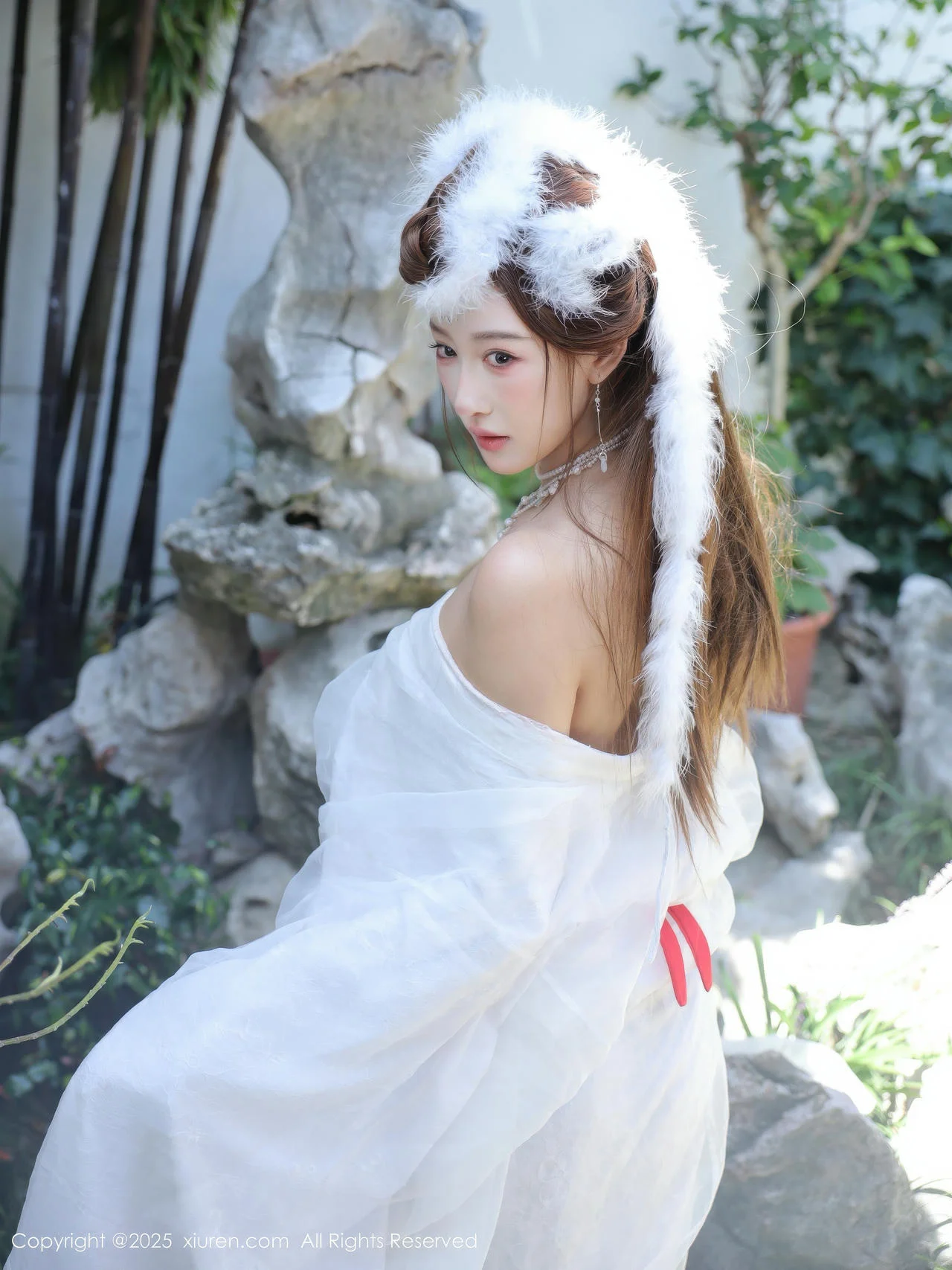 XiuRen 秀人 No.10843 金允希Yuki 白色锦毛鼠装扮 - 41