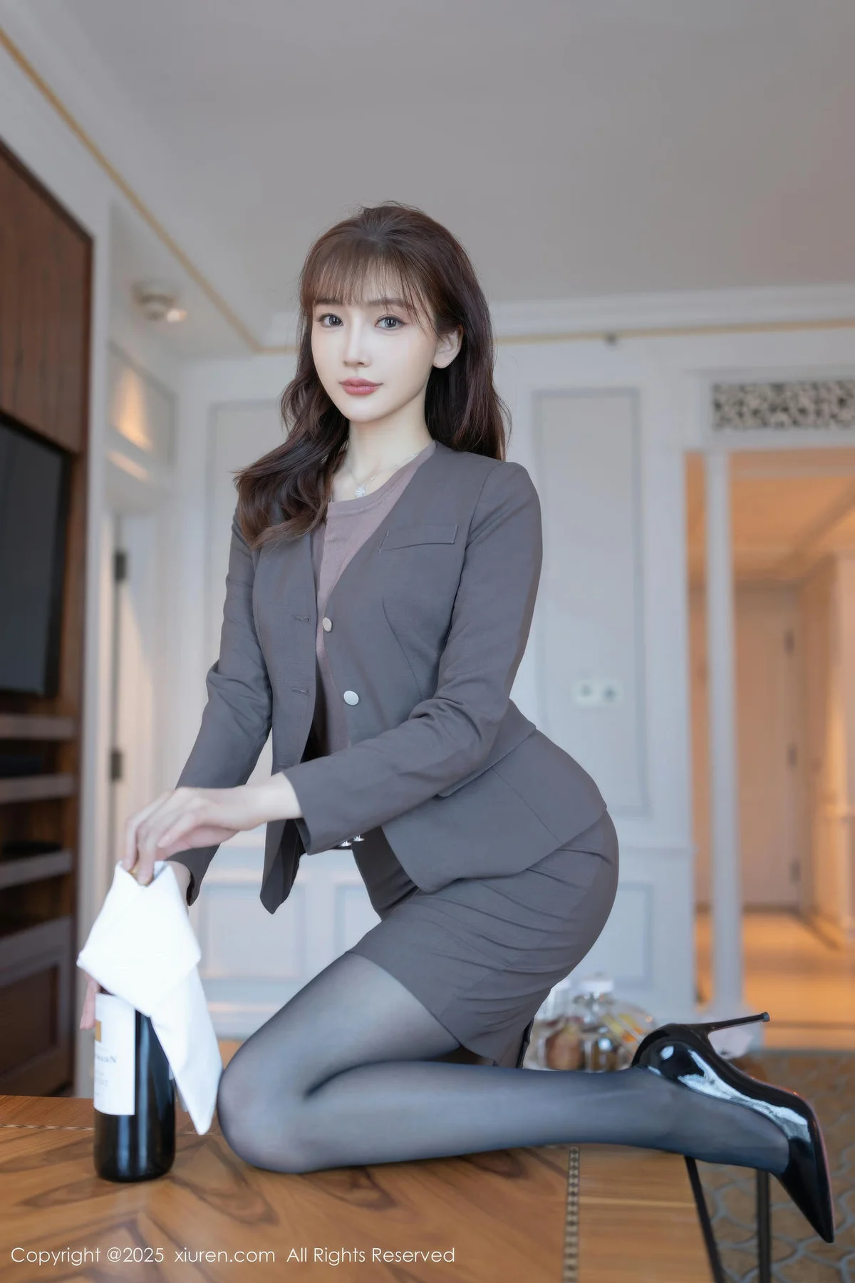 XiuRen 秀人 No.10850 陆萱萱空姐制服魅惑黑丝妖艳动人 - 11
