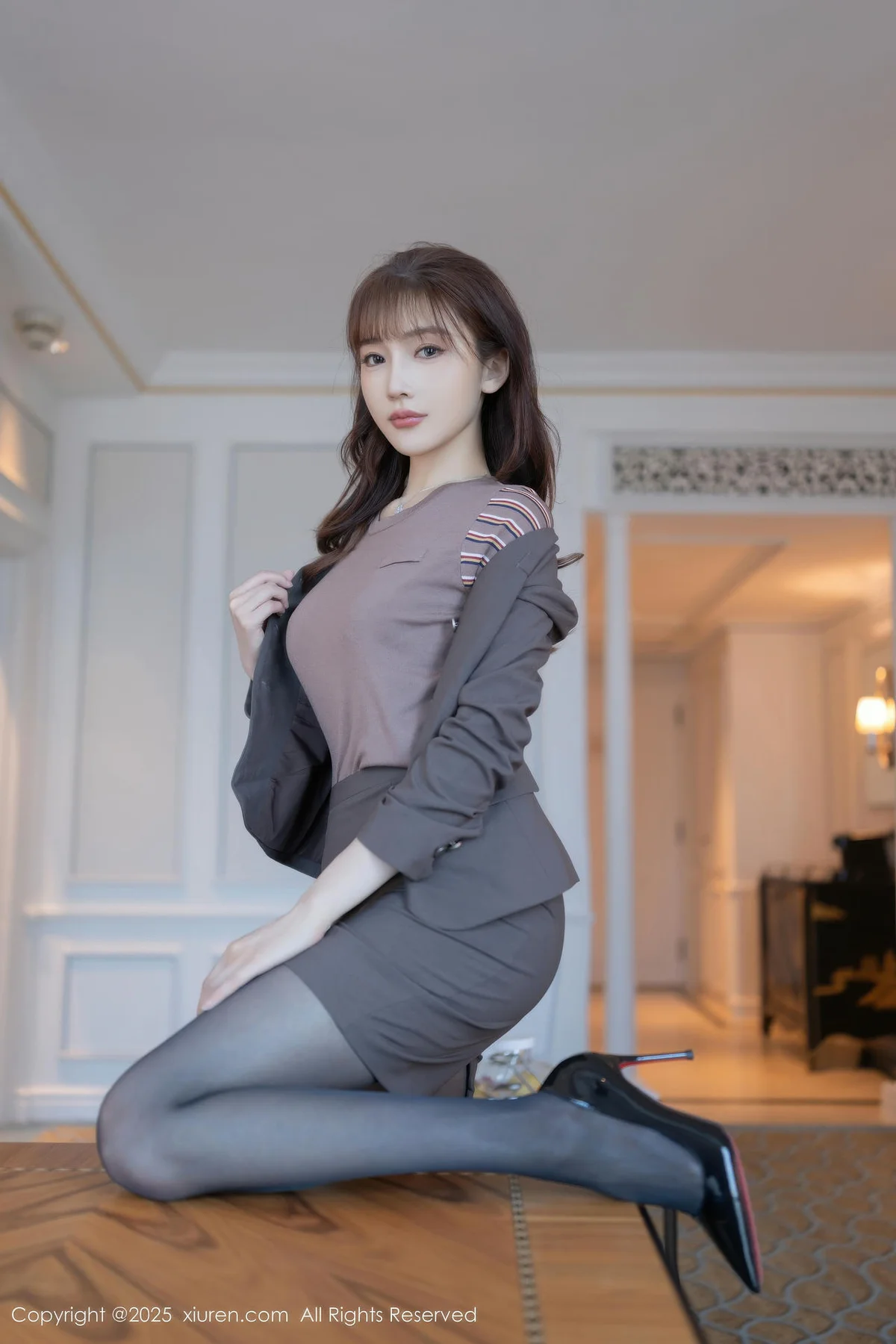 XiuRen 秀人 No.10850 陆萱萱空姐制服魅惑黑丝妖艳动人 - 12