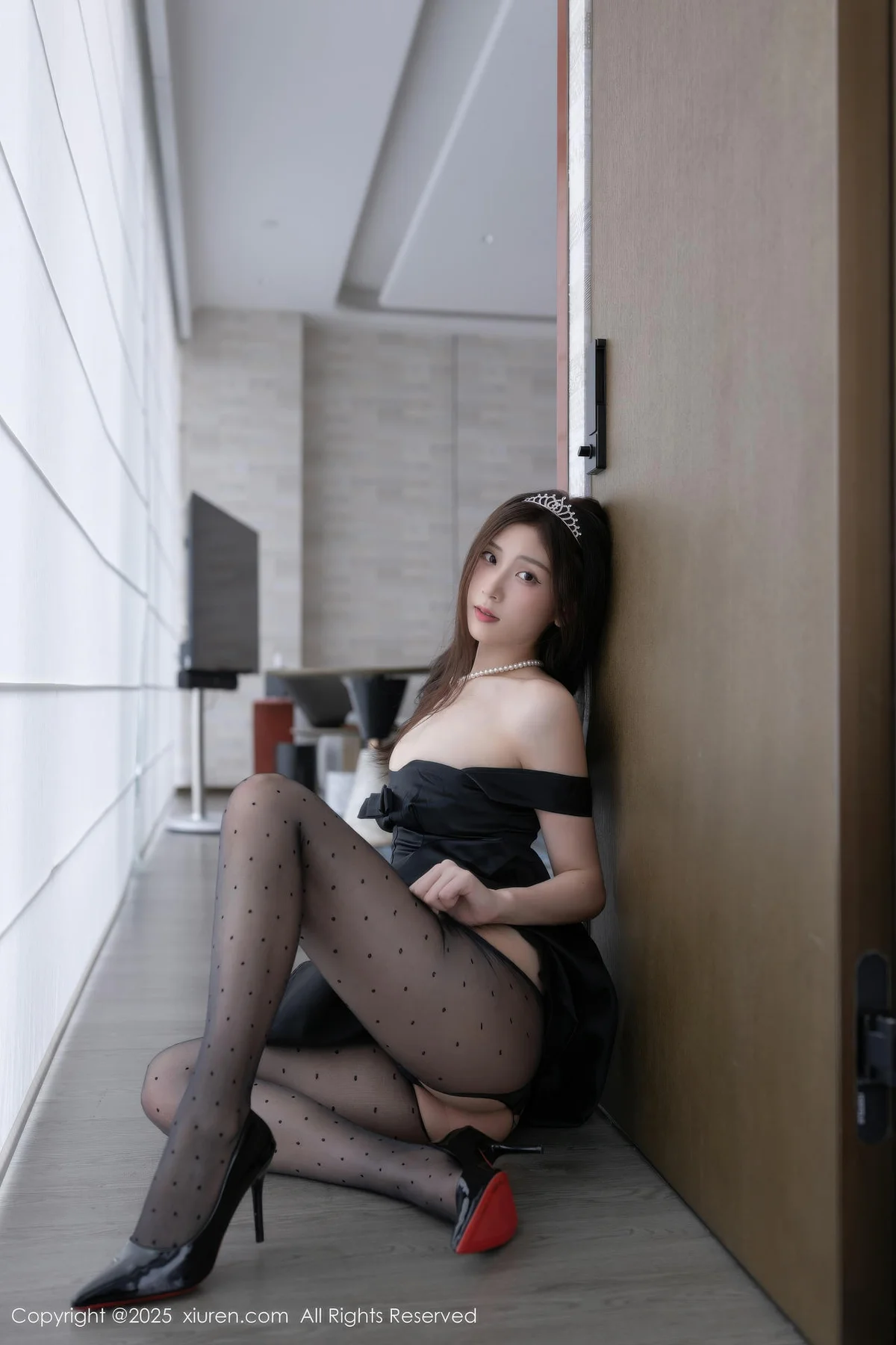 XiuRen 秀人 No.10878 刘婷婷 黑色连衣短裙魅惑黑丝 - 43