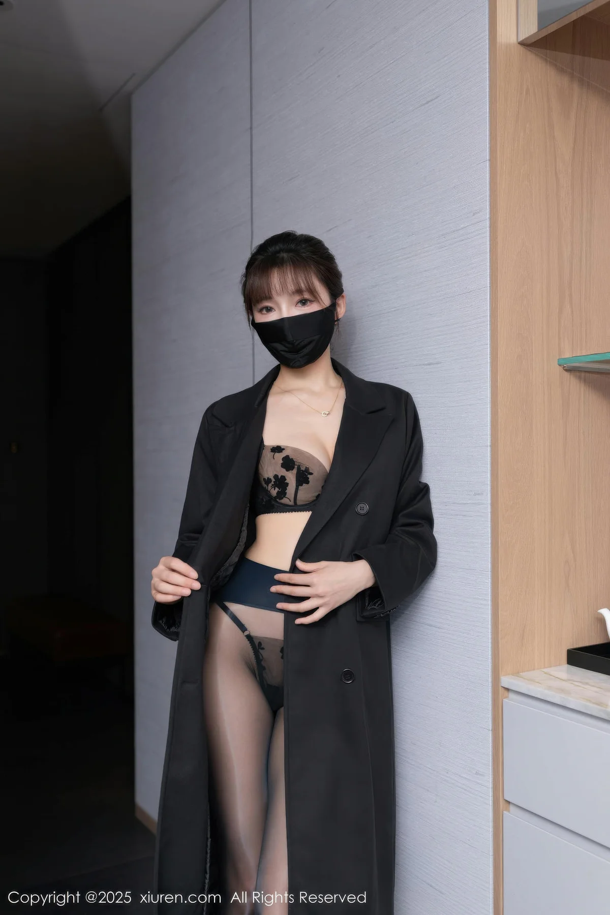 XiuRen 秀人 No.10880 陆萱萱 黑丝长风衣服饰 - 4