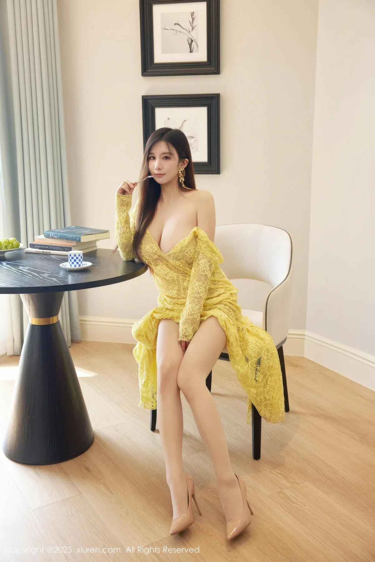 XiuRen 秀人 No.10909 小肉肉咪 巨乳黄色复古蕾丝连衣裙 - 22