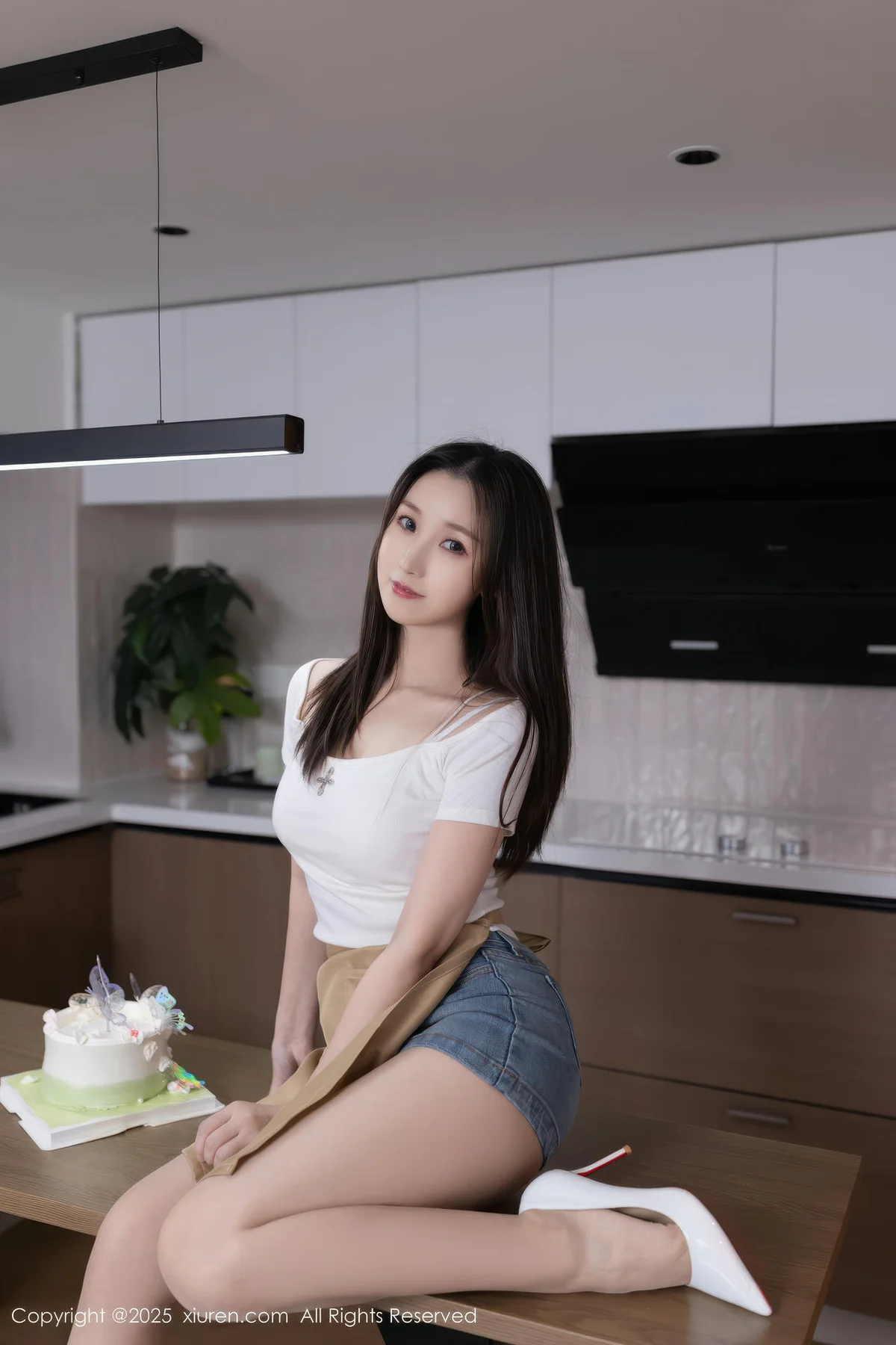 XiuRen 秀人 No.10925 杏子Yada 厨娘白色T恤搭配 - 12