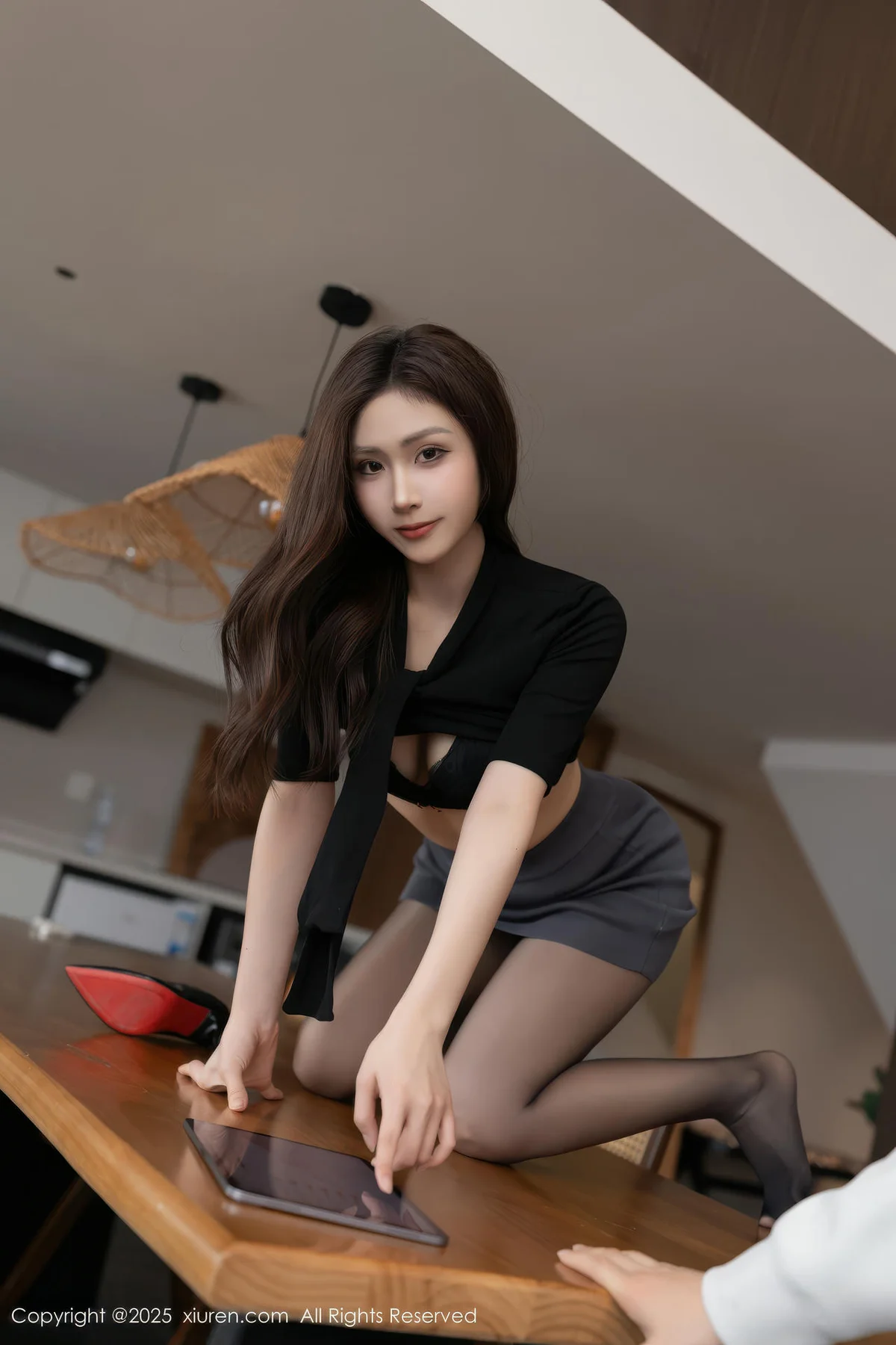 XiuRen 秀人 No.10930 刘婷婷 黑色OL极致美腿 - 24