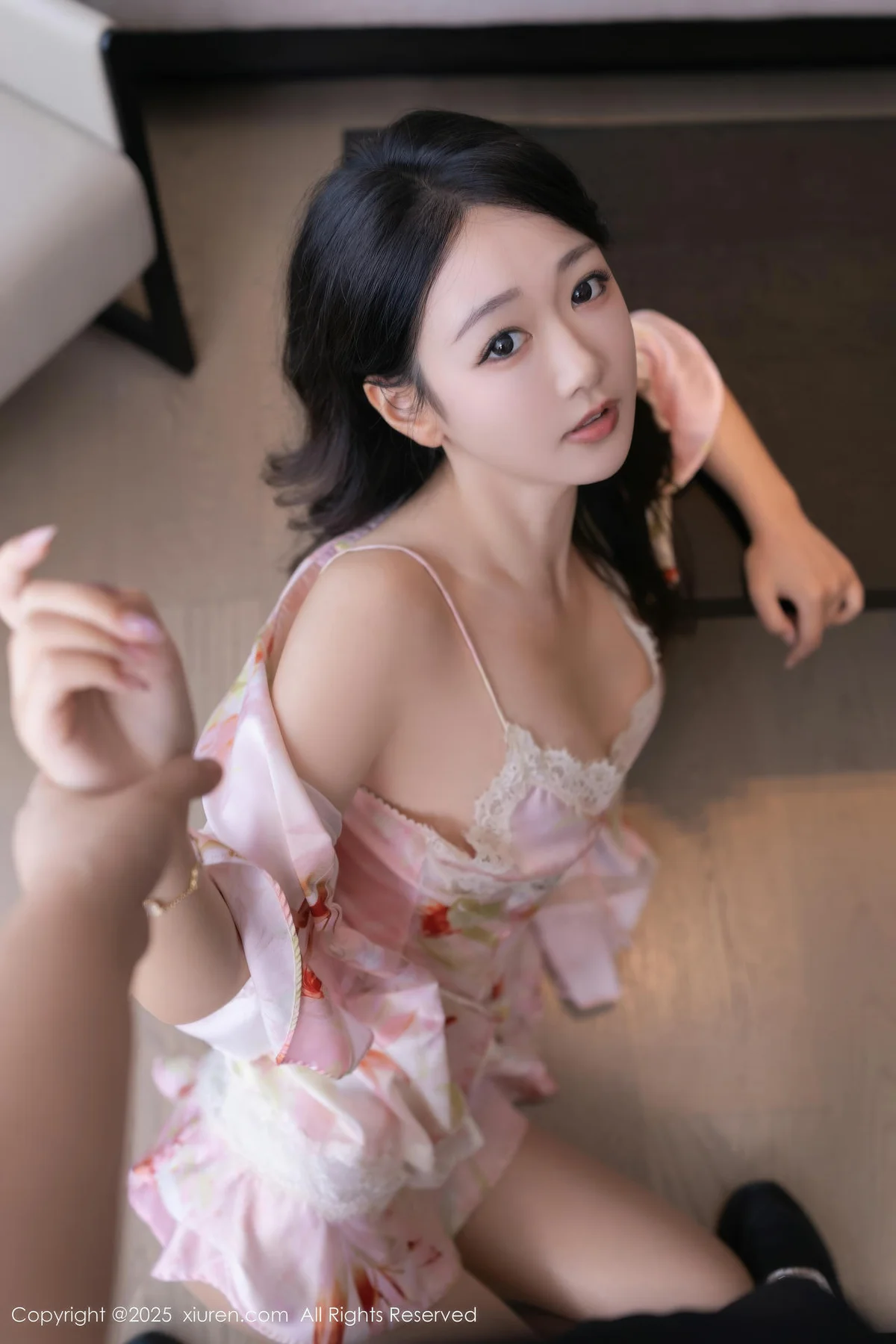 XiuRen 秀人 No.10970 唐安琪  粉色睡袍肉色丝袜 - 22