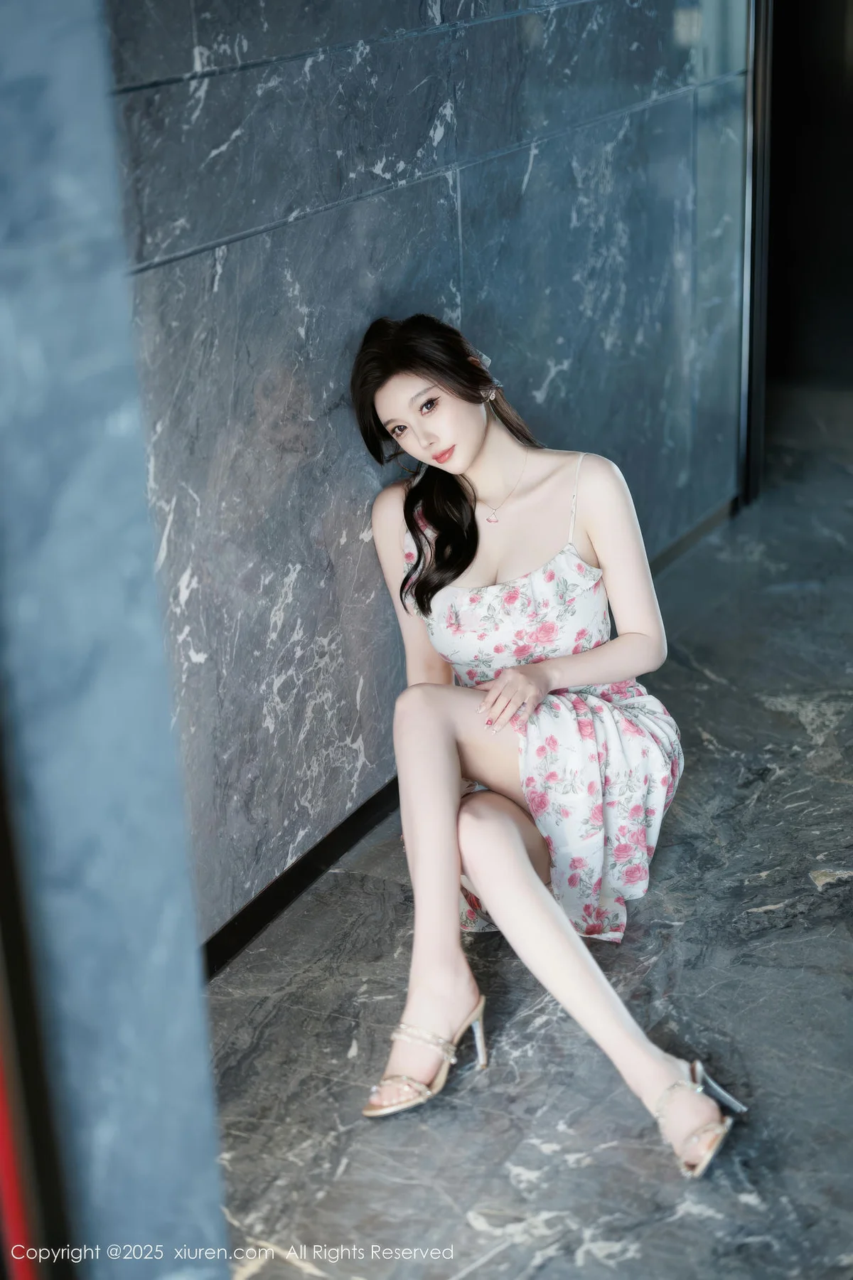 XiuRen 秀人 No.10977 CHENCHEN 性感碎花连衣裙西安旅拍 - 7