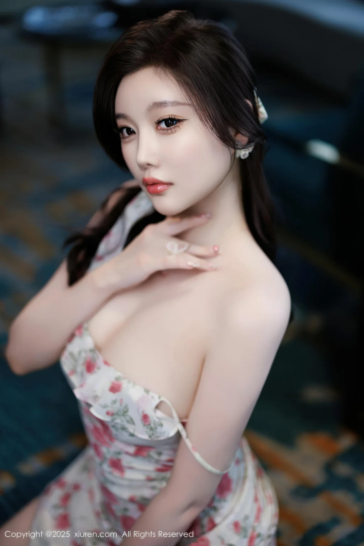 XiuRen 秀人 No.10977 CHENCHEN 性感碎花连衣裙西安旅拍 - 17