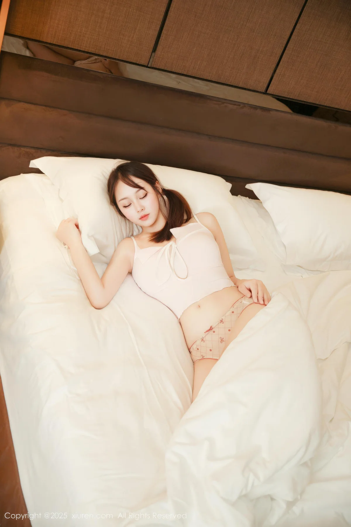 XiuRen 秀人 No.10985 炎恬kitty 粉色内衣短裙萝莉 - 43