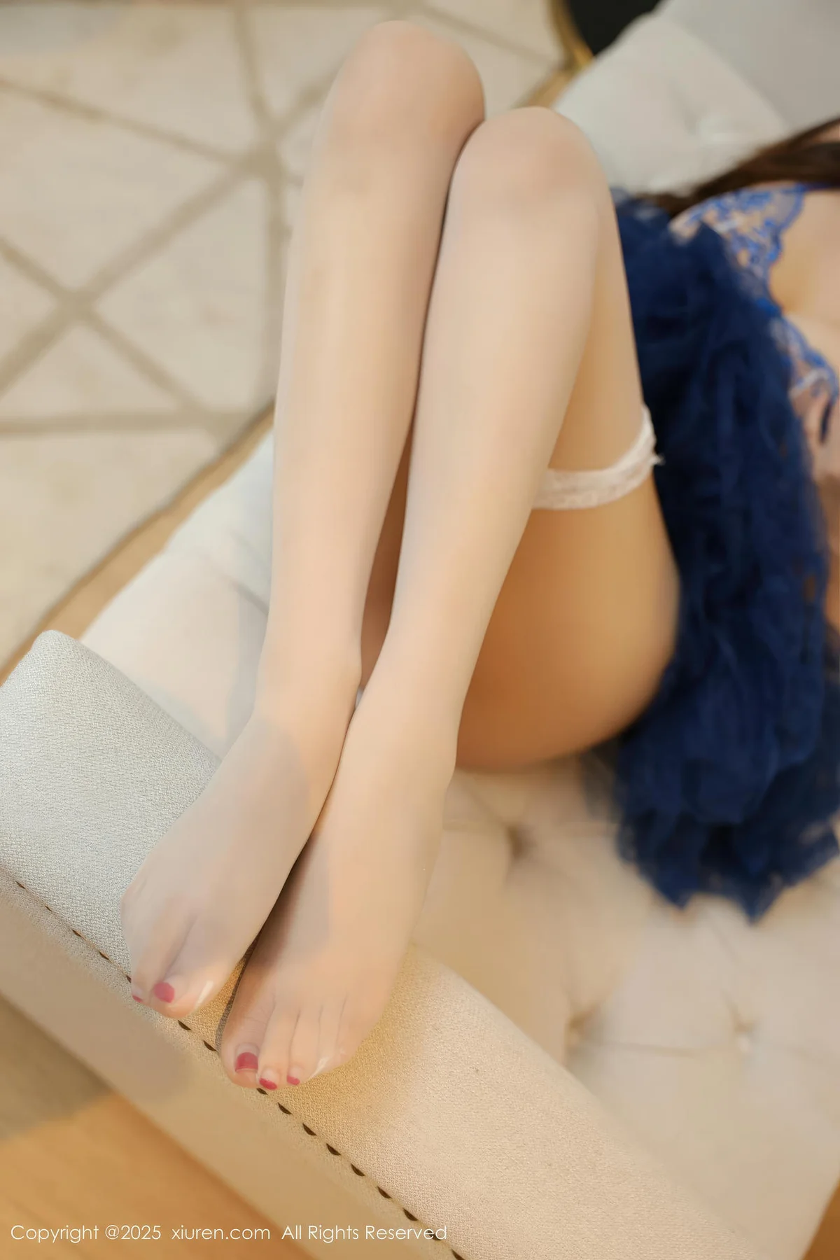 XiuRen 秀人 No.10990 小肉肉咪  童颜少女蓬蓬裙白色丝袜 - 49